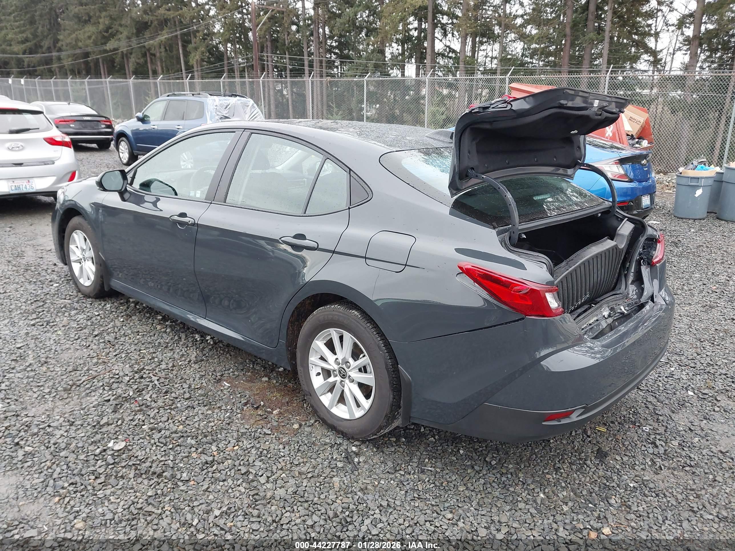 TOYOTA CAMRY image 3