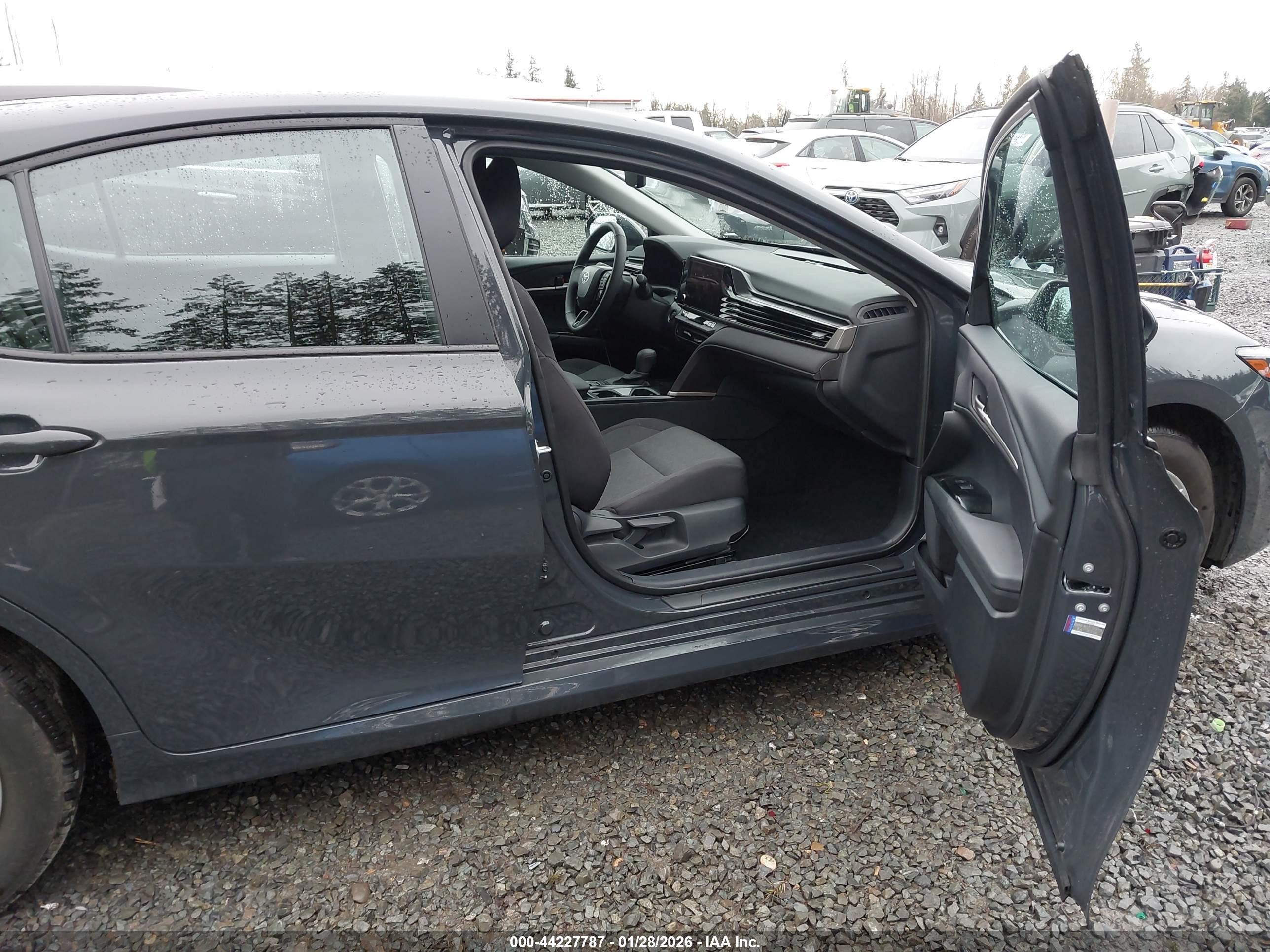 TOYOTA CAMRY image 5