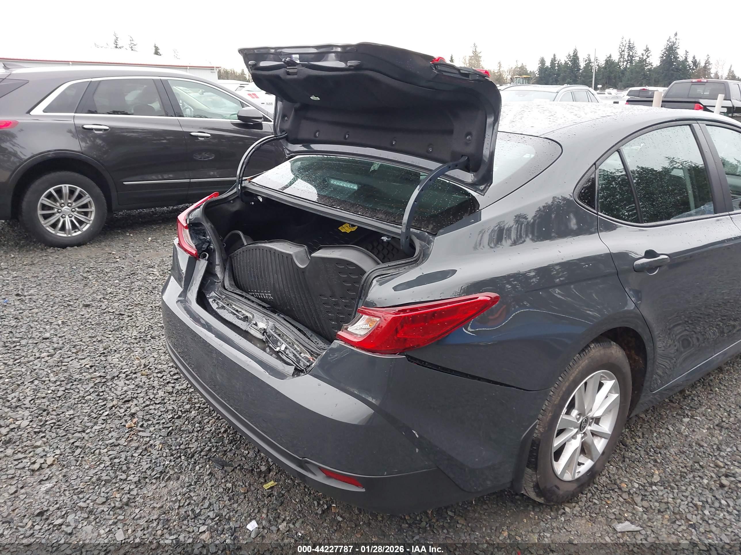 TOYOTA CAMRY image 6