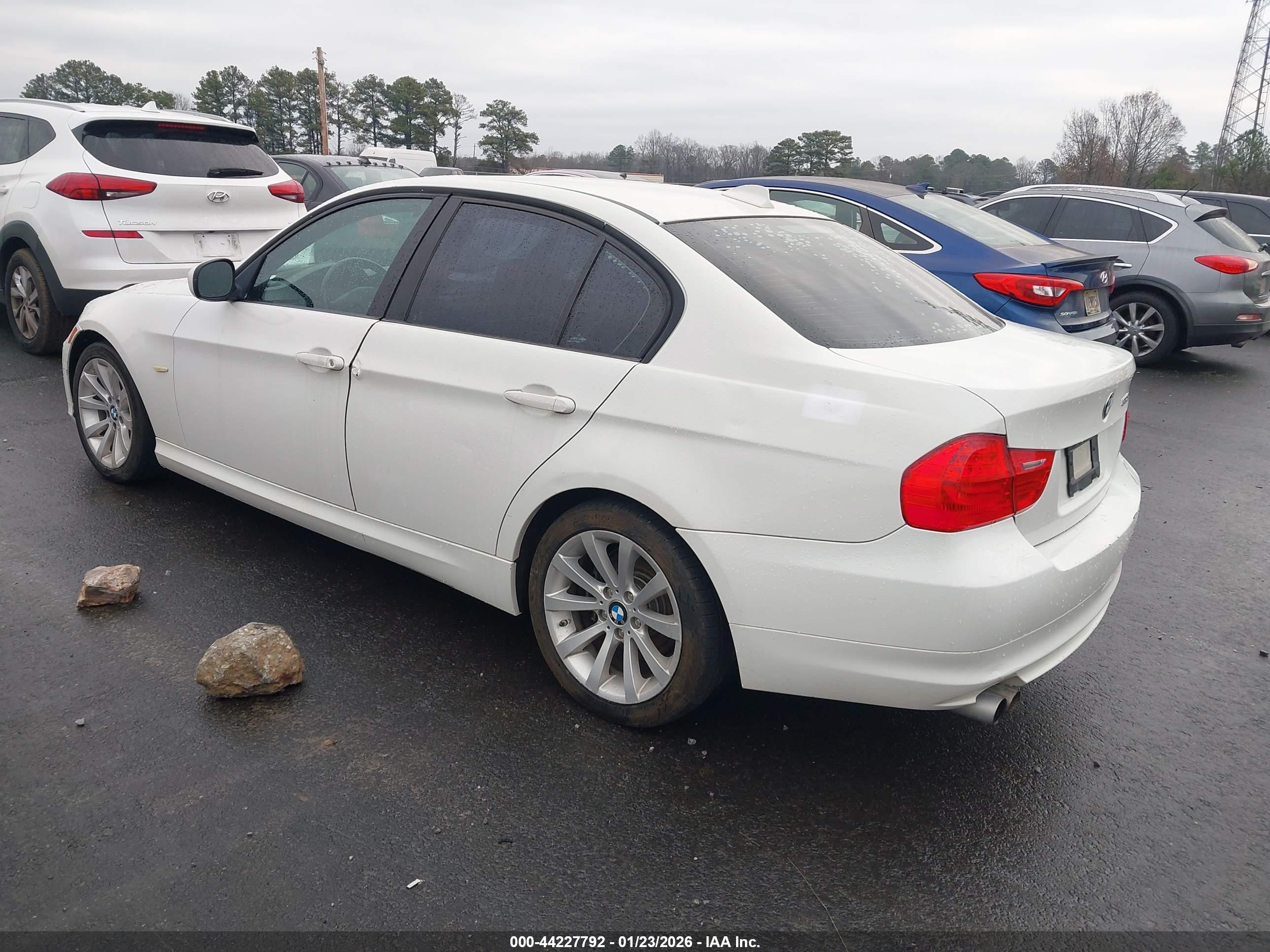 BMW 328I image 3