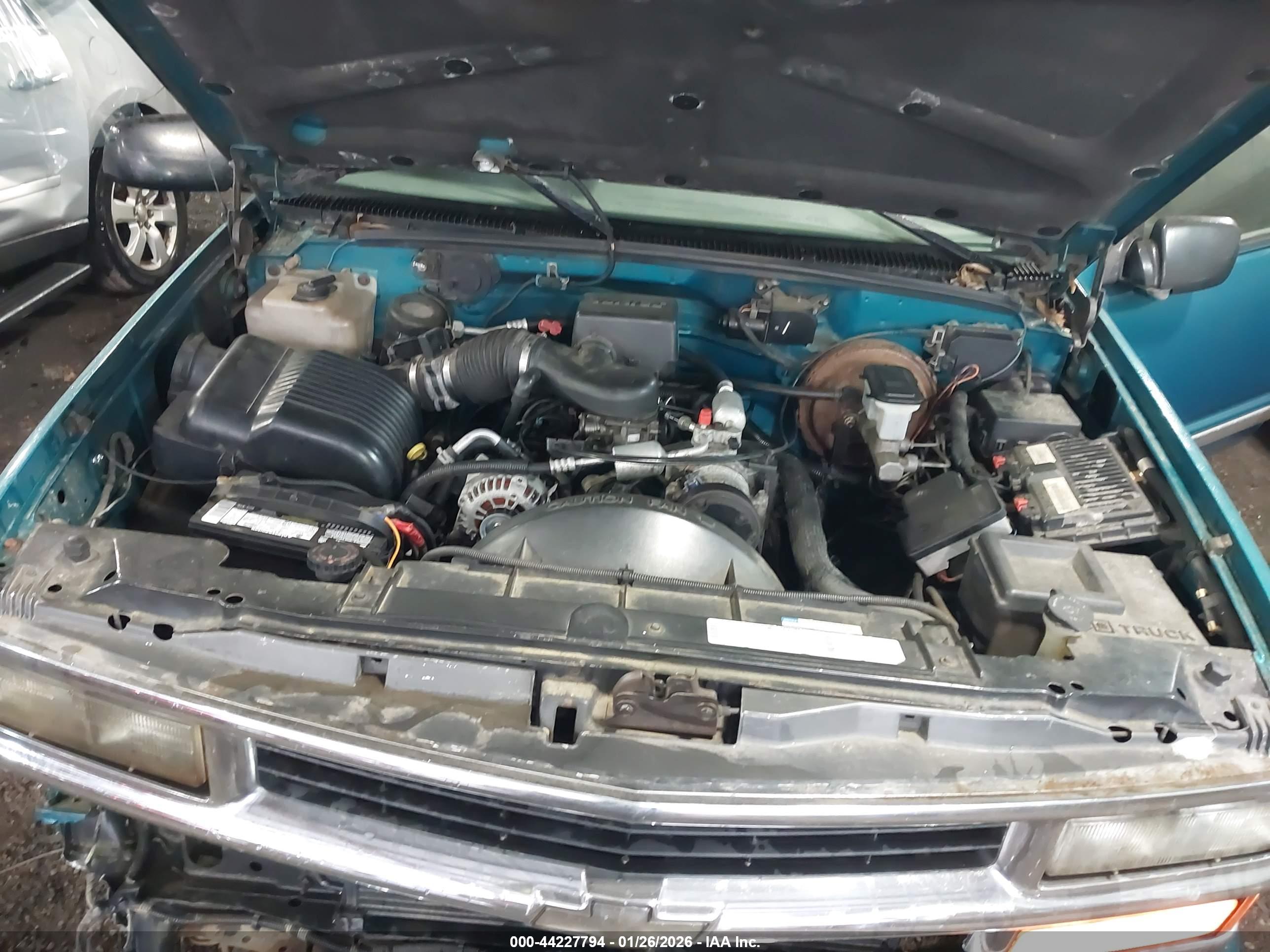 CHEVROLET GMT-400 image 10