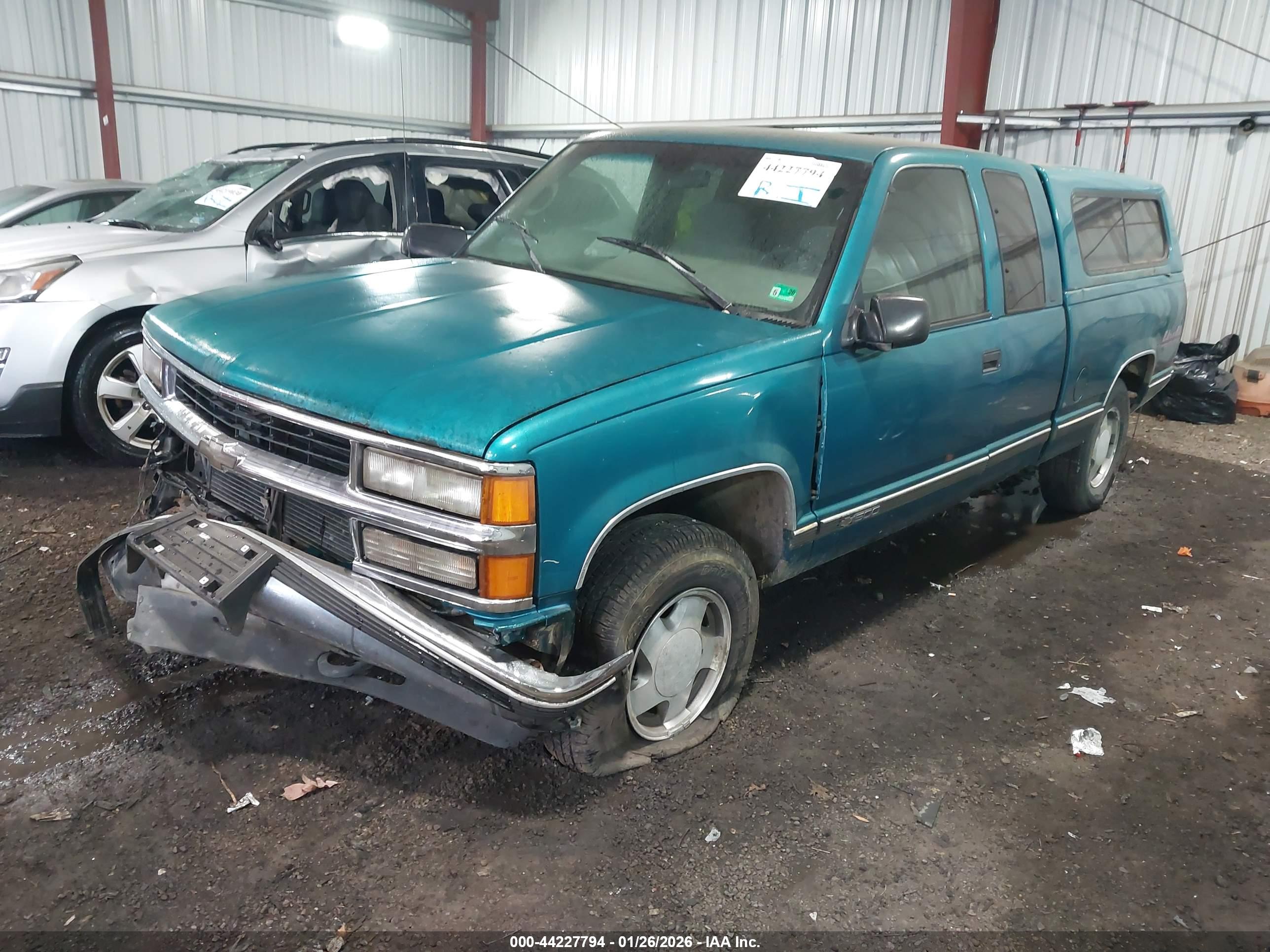 CHEVROLET GMT-400 image 2
