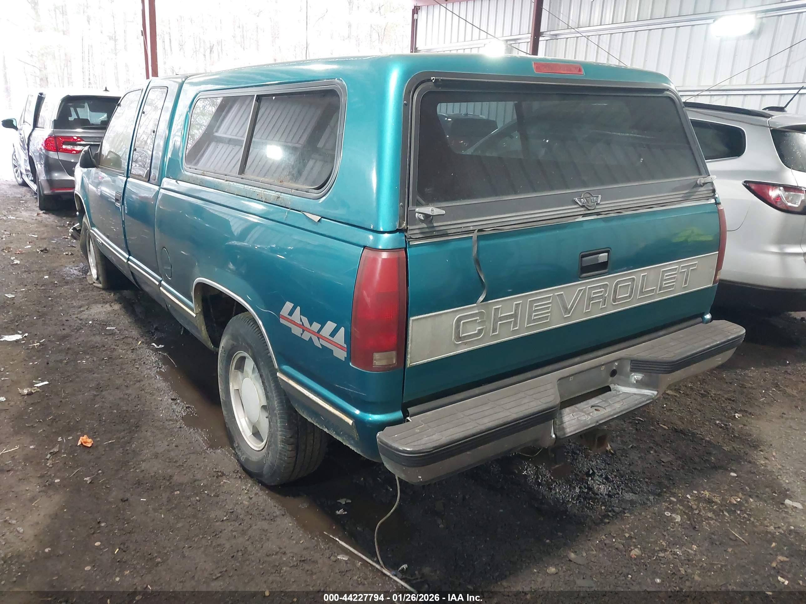 CHEVROLET GMT-400 image 3