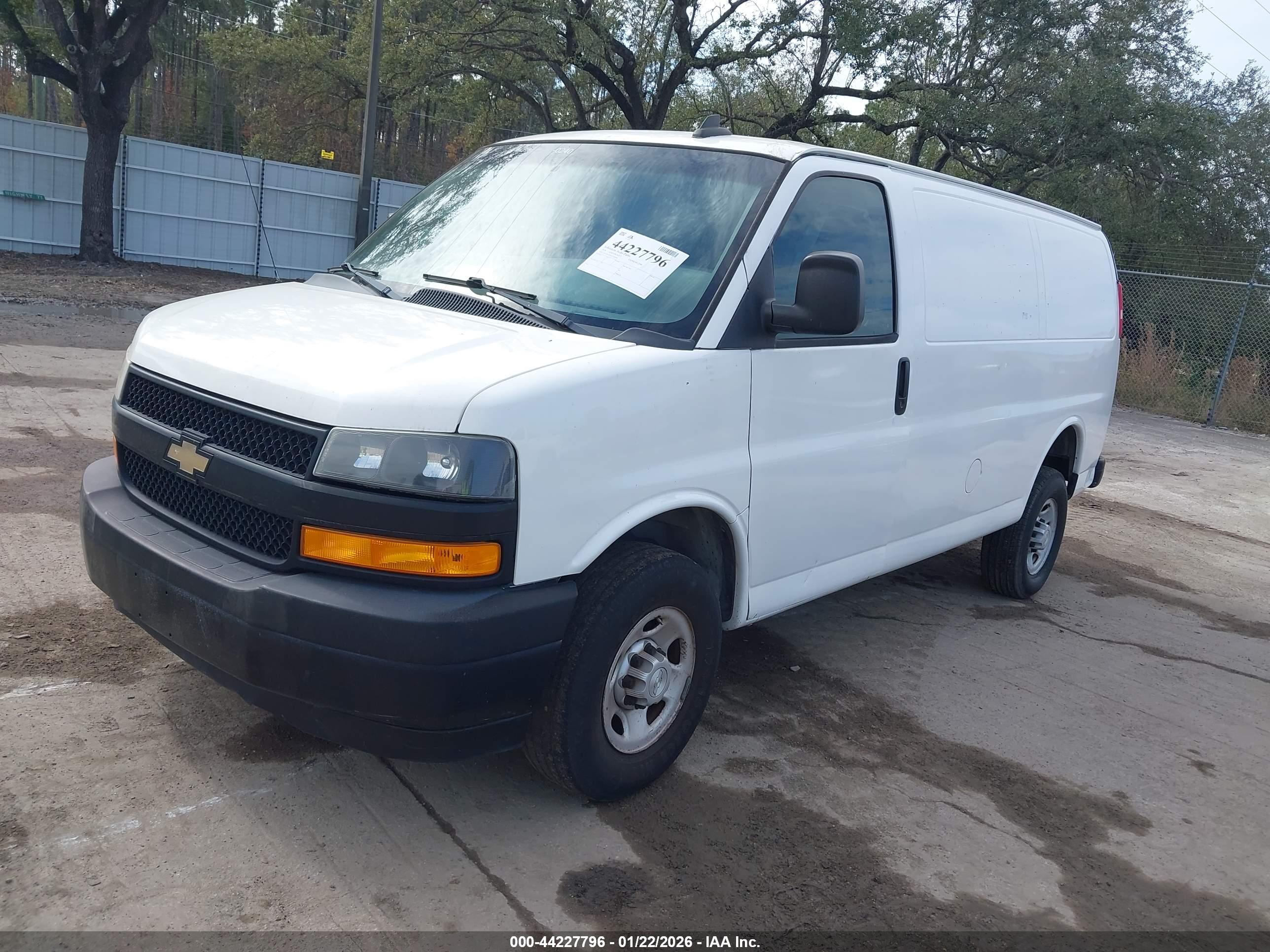 CHEVROLET EXPRESS image 2