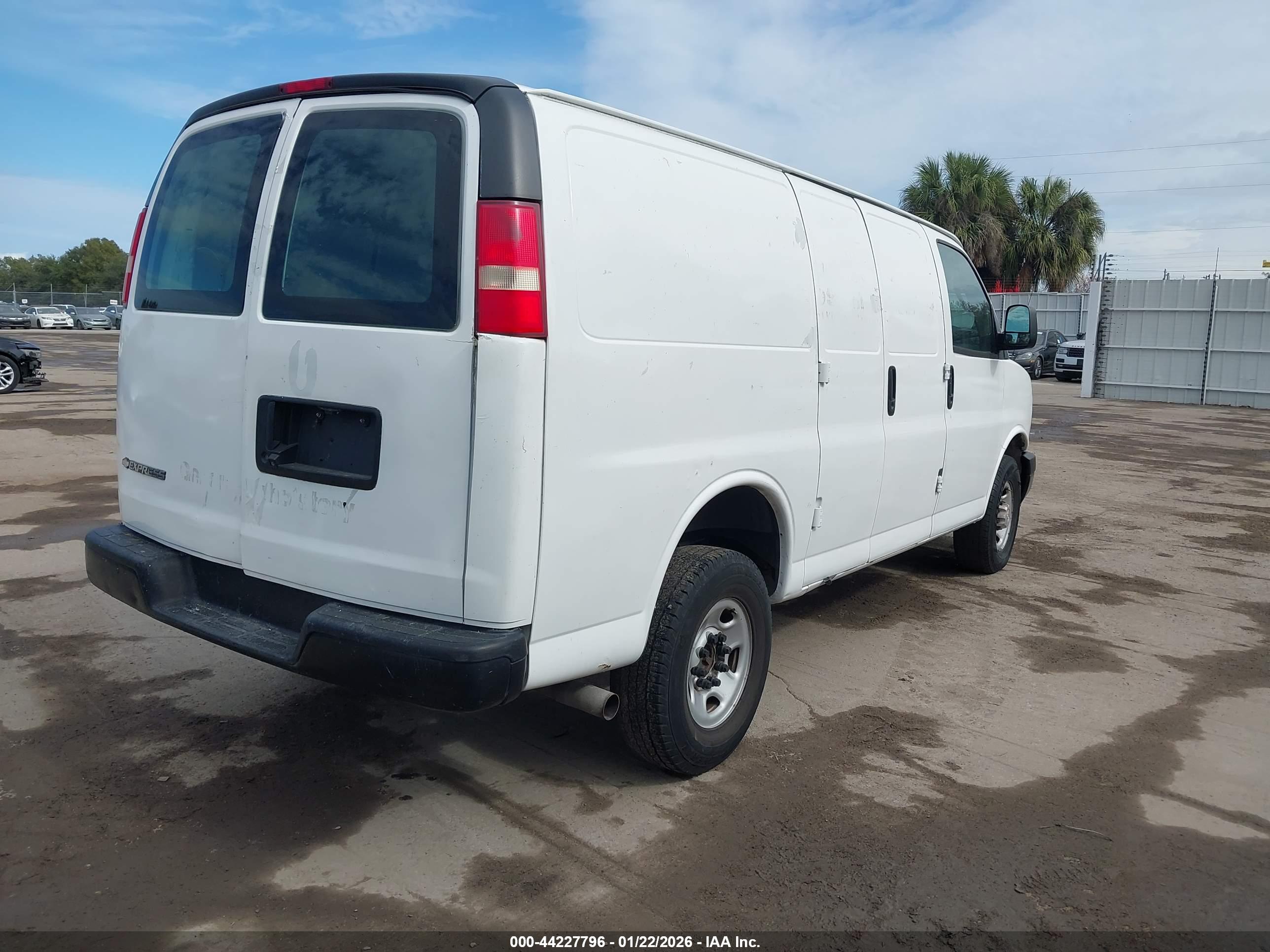 CHEVROLET EXPRESS image 4