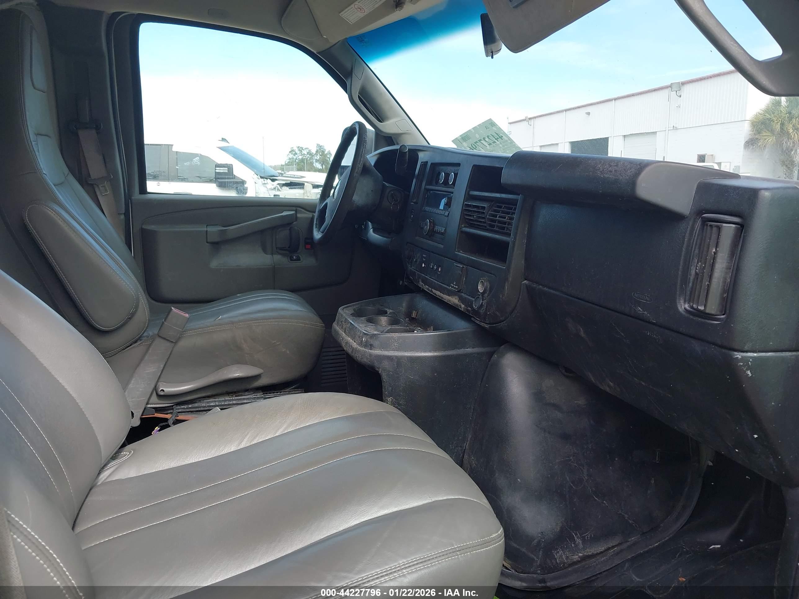 CHEVROLET EXPRESS image 5