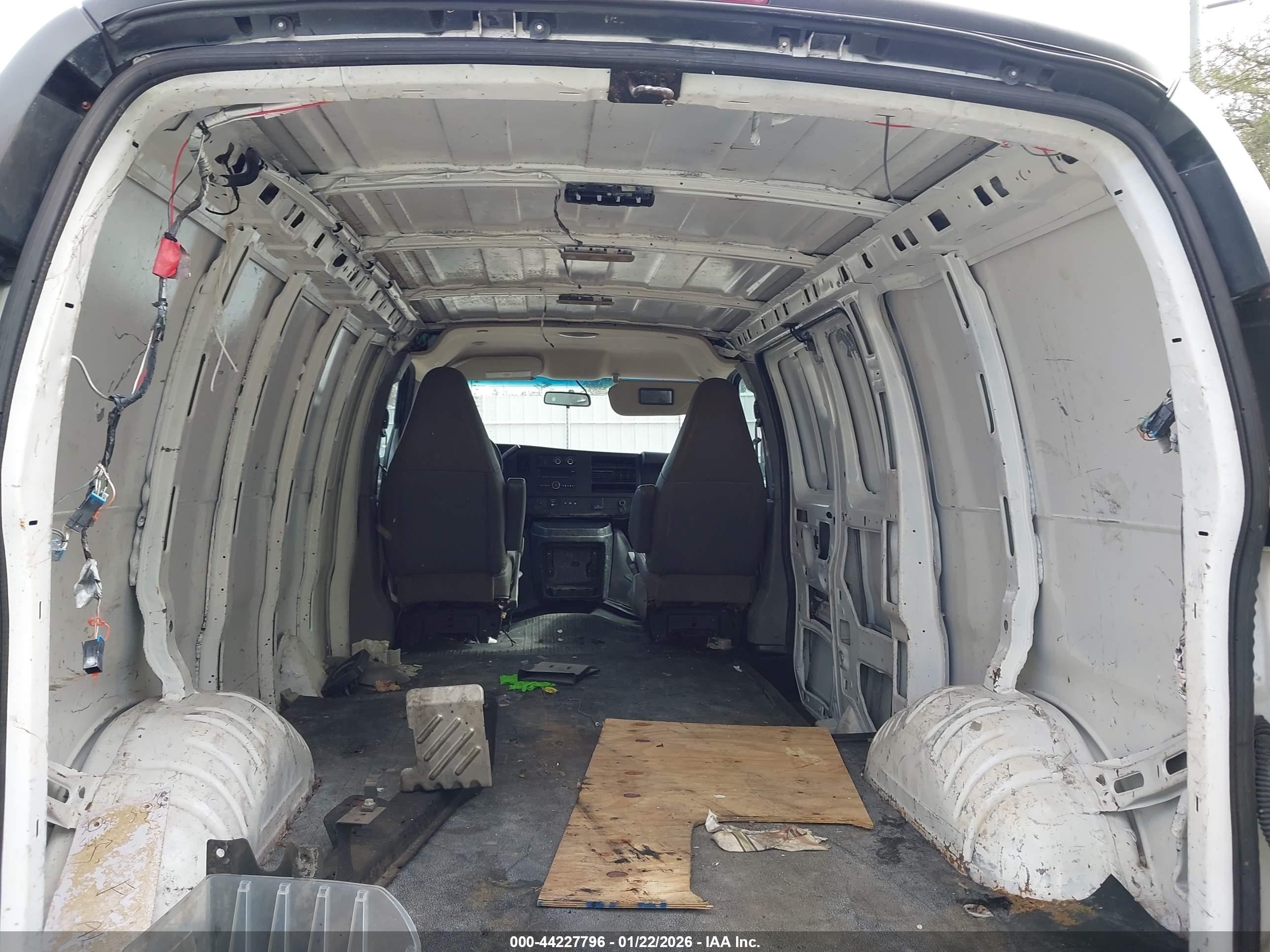 CHEVROLET EXPRESS image 8