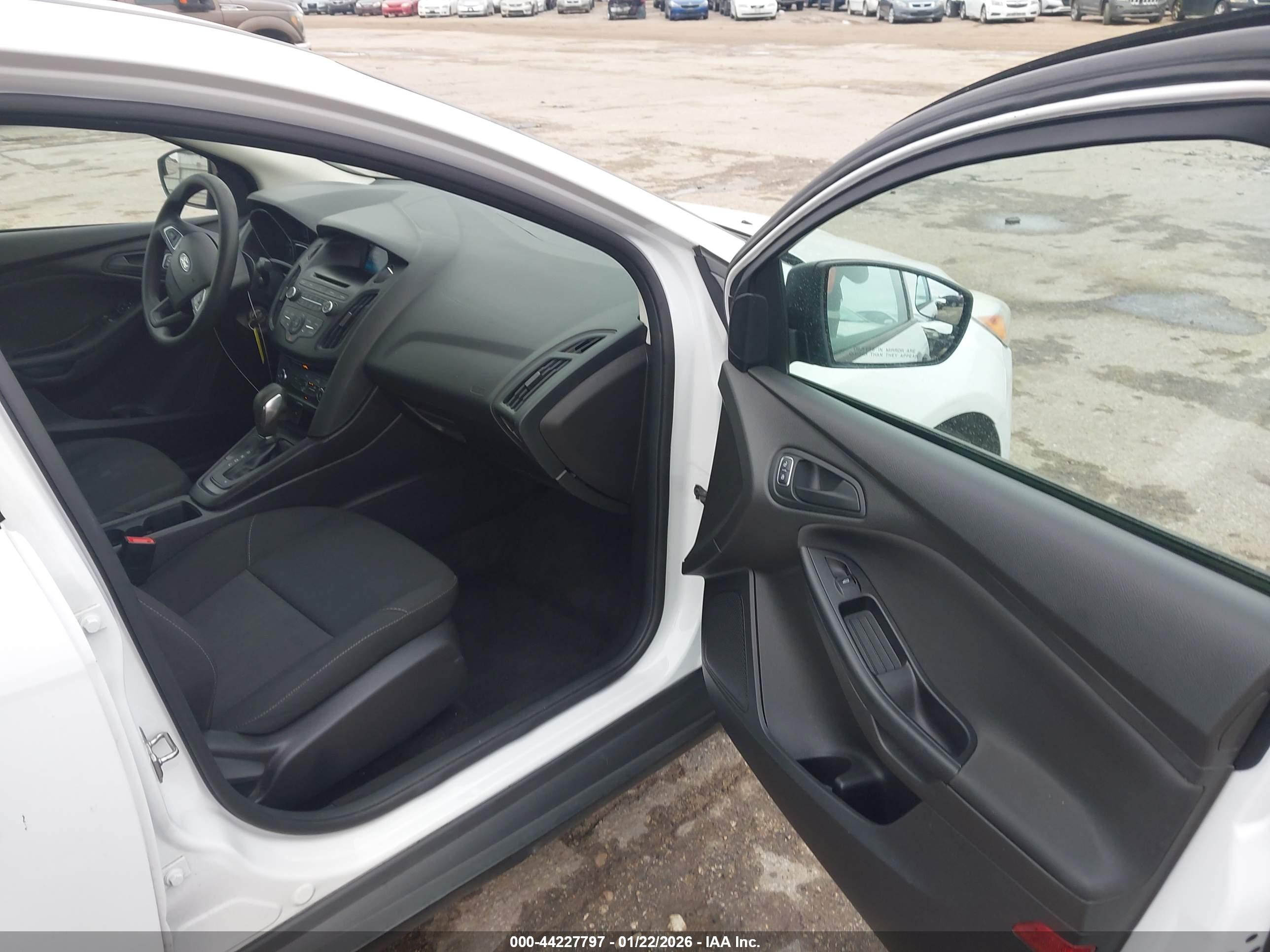 FORD FOCUS image 5
