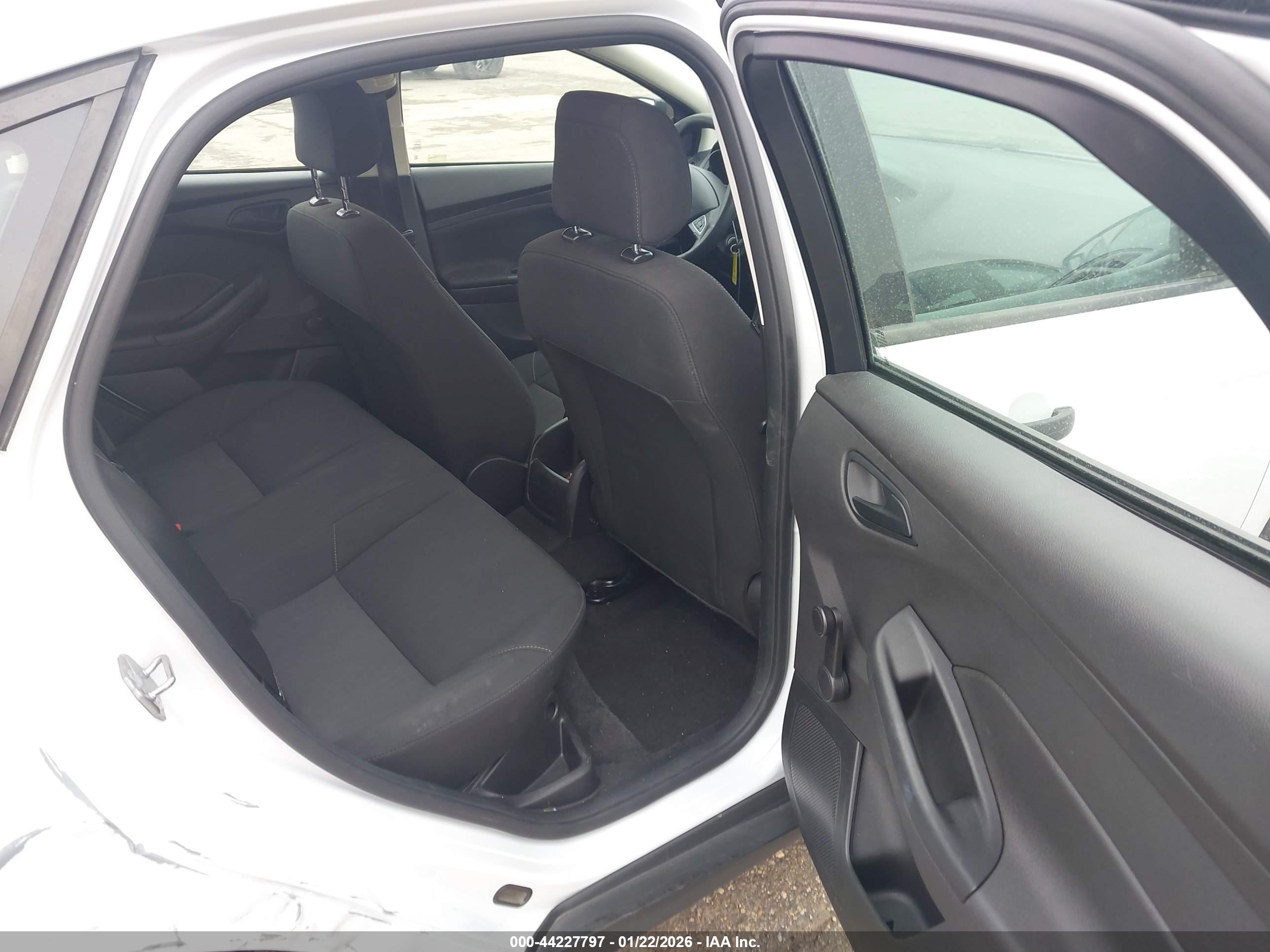 FORD FOCUS image 8