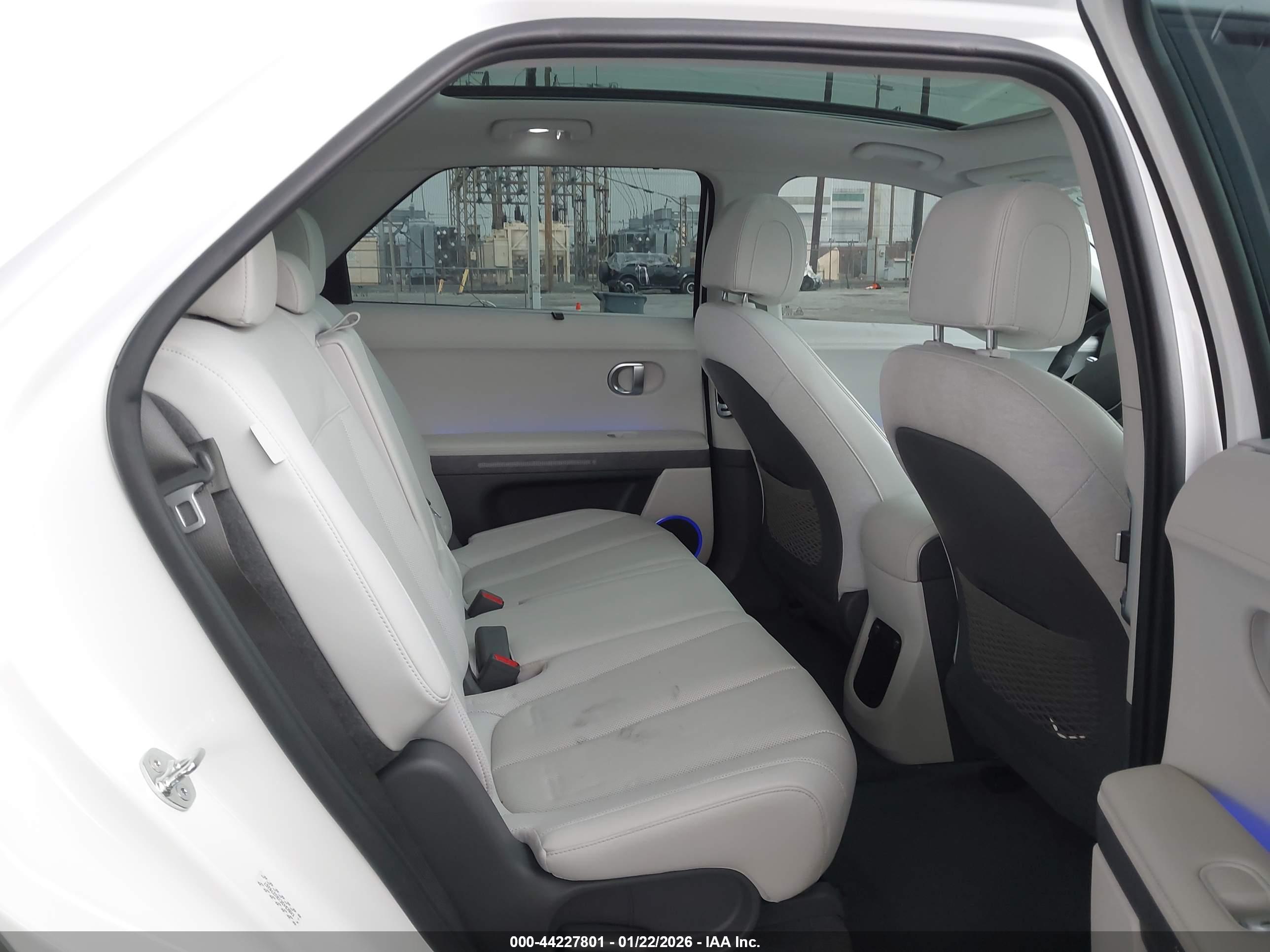 HYUNDAI IONIQ image 8