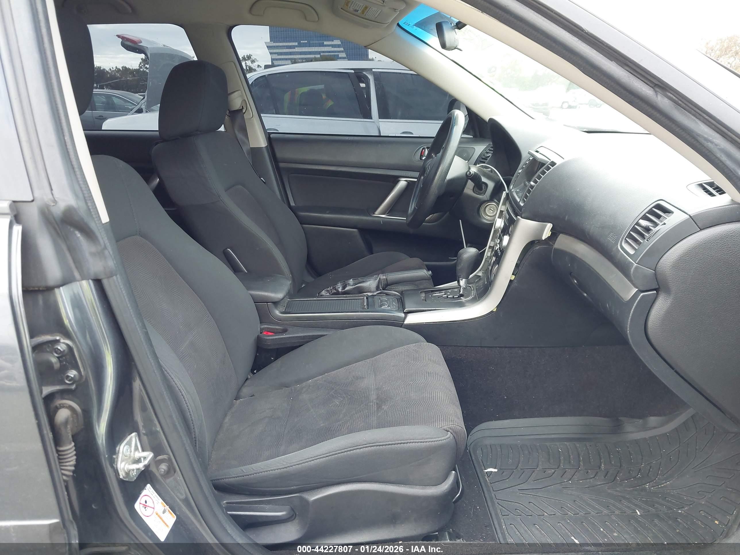 SUBARU OUTBACK image 5
