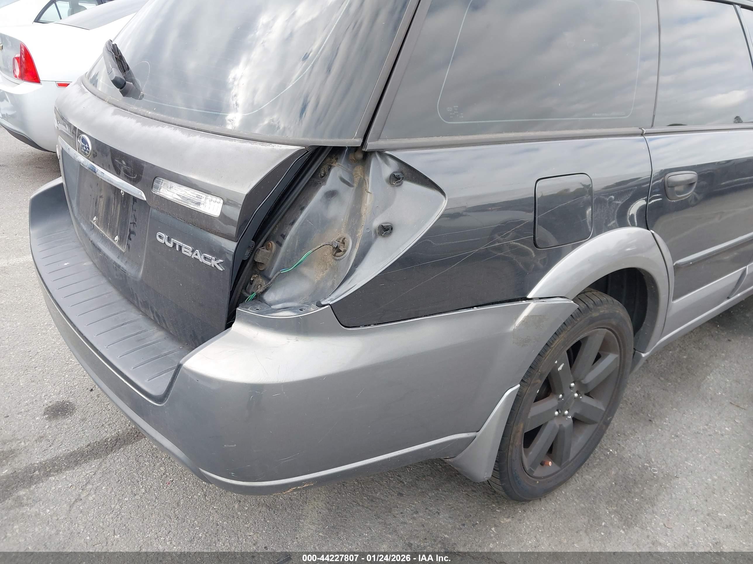 SUBARU OUTBACK image 6