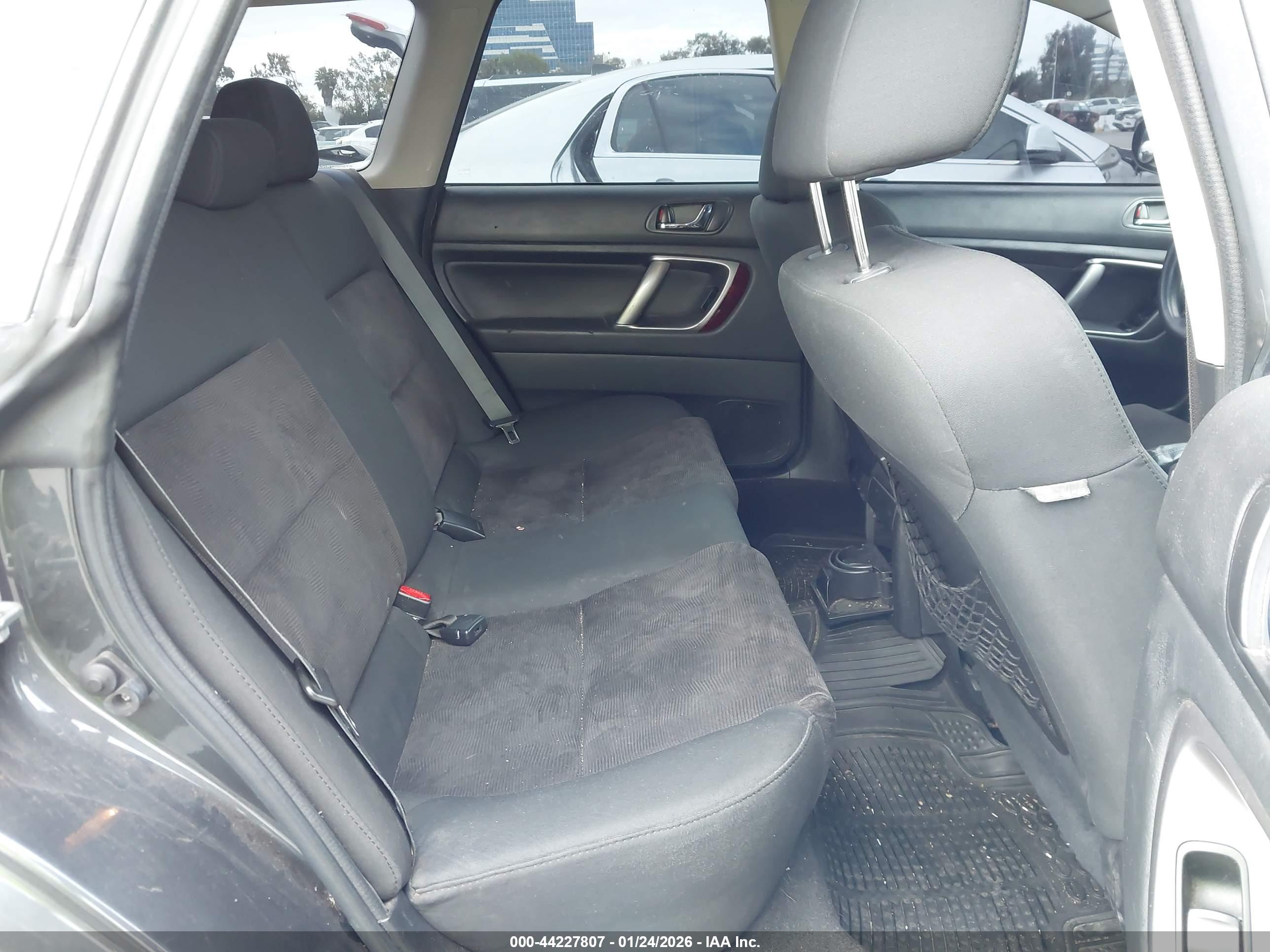 SUBARU OUTBACK image 8