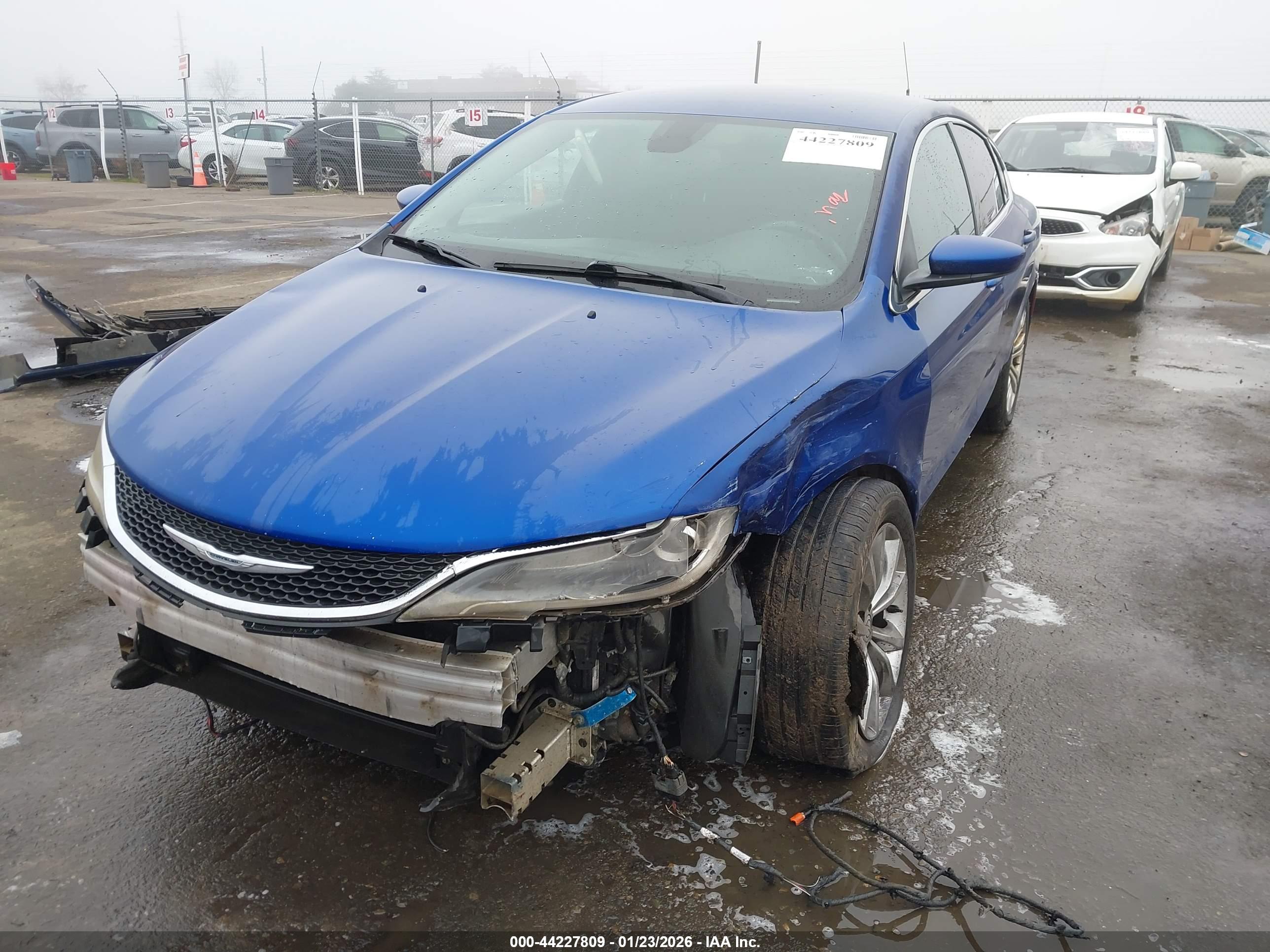 CHRYSLER 200 image 2