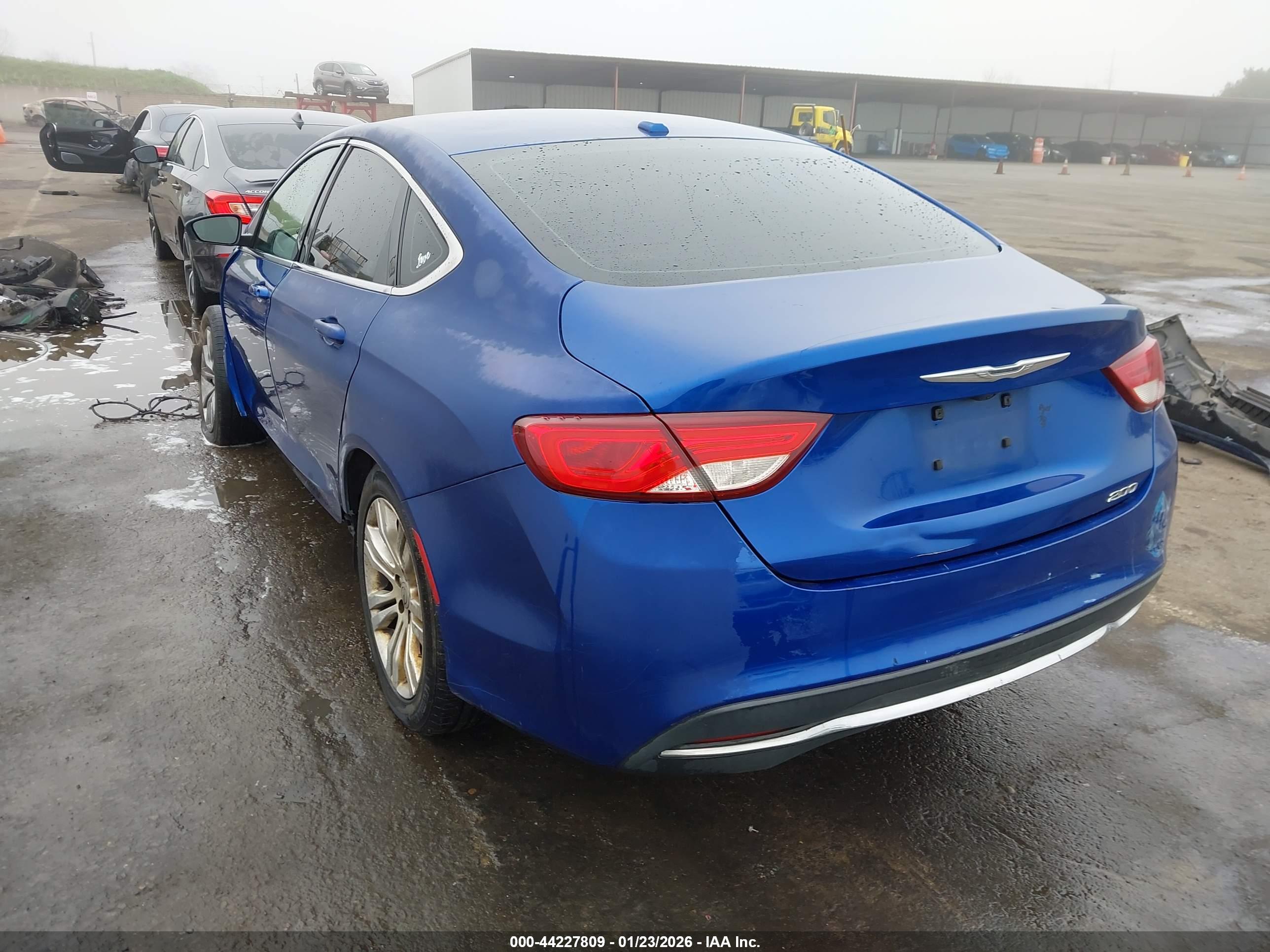 CHRYSLER 200 image 3