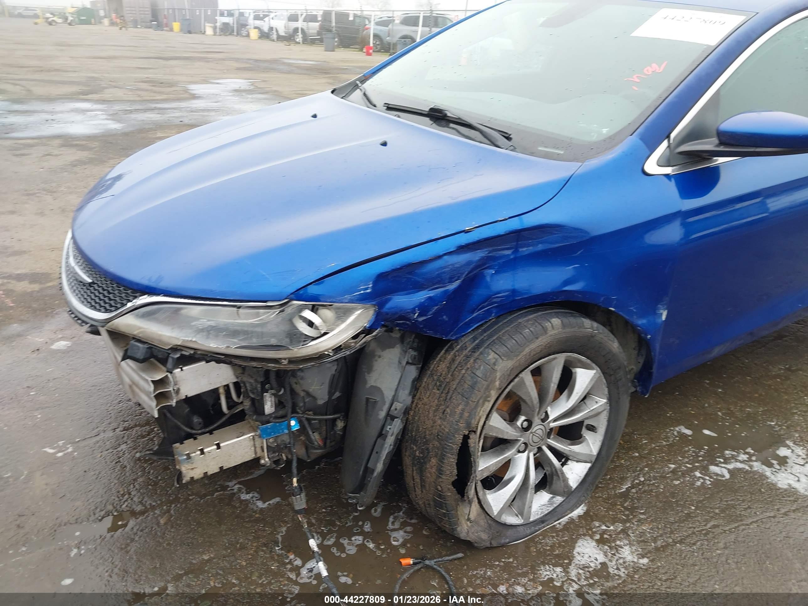 CHRYSLER 200 image 6