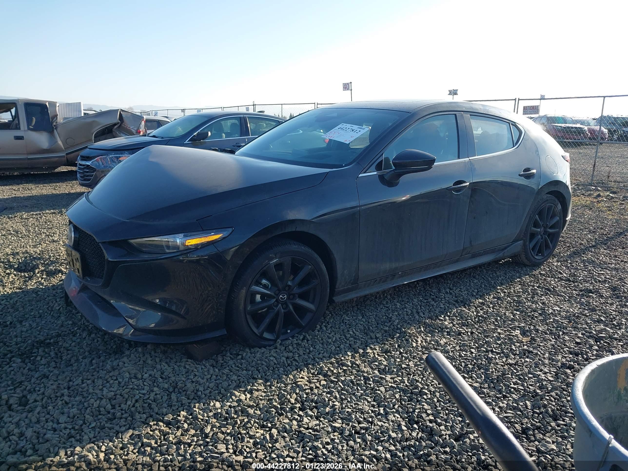 MAZDA MAZDA3 image 2