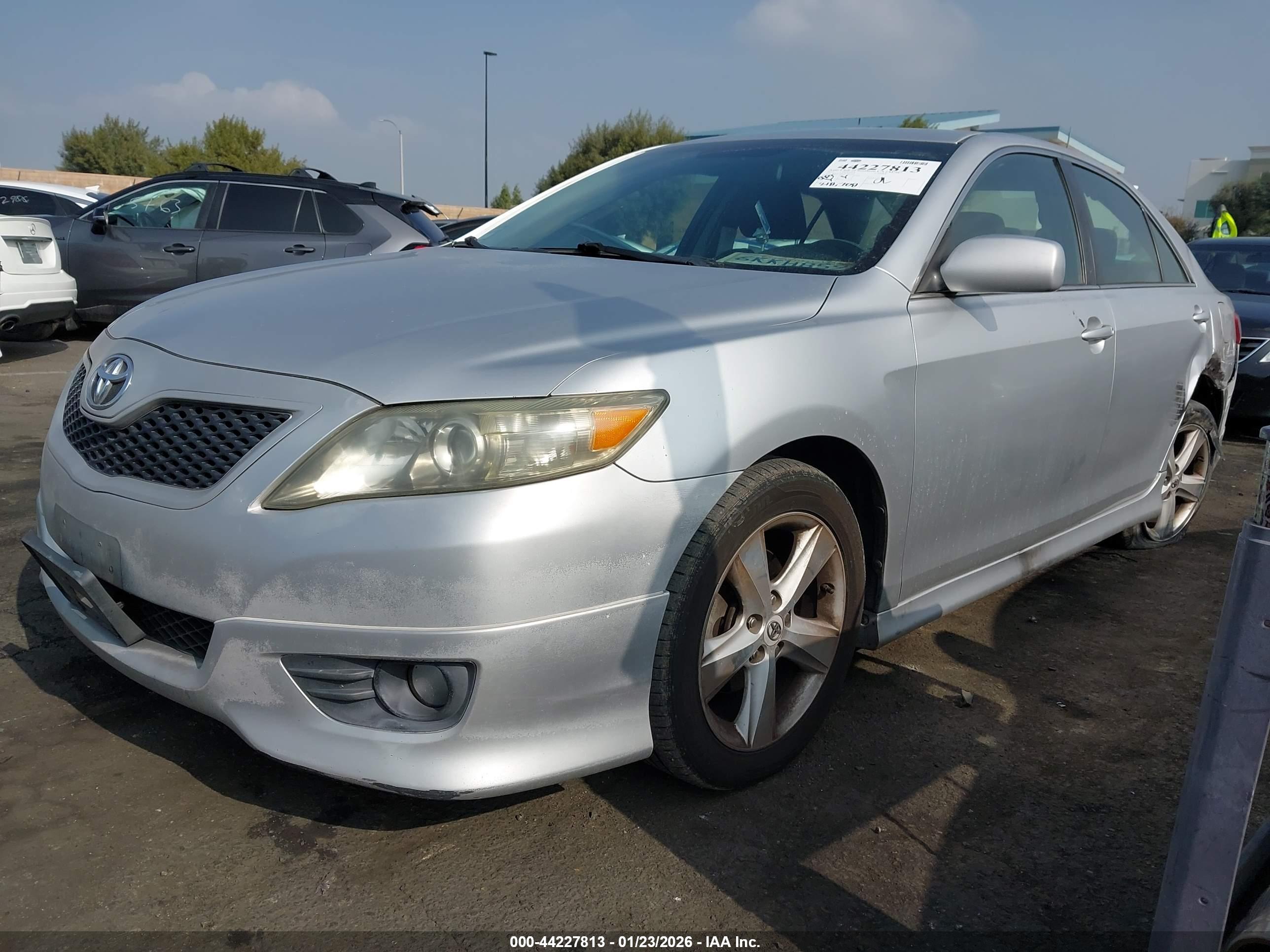 TOYOTA CAMRY image 2