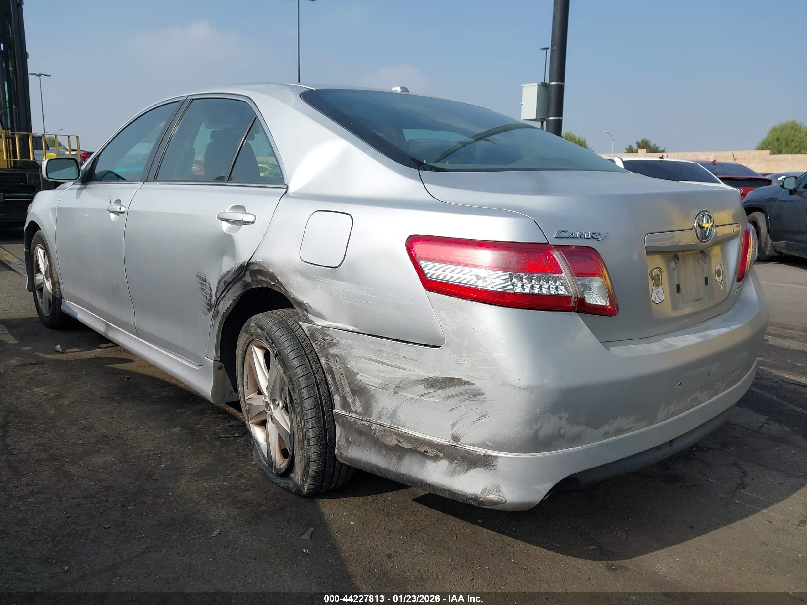 TOYOTA CAMRY image 3
