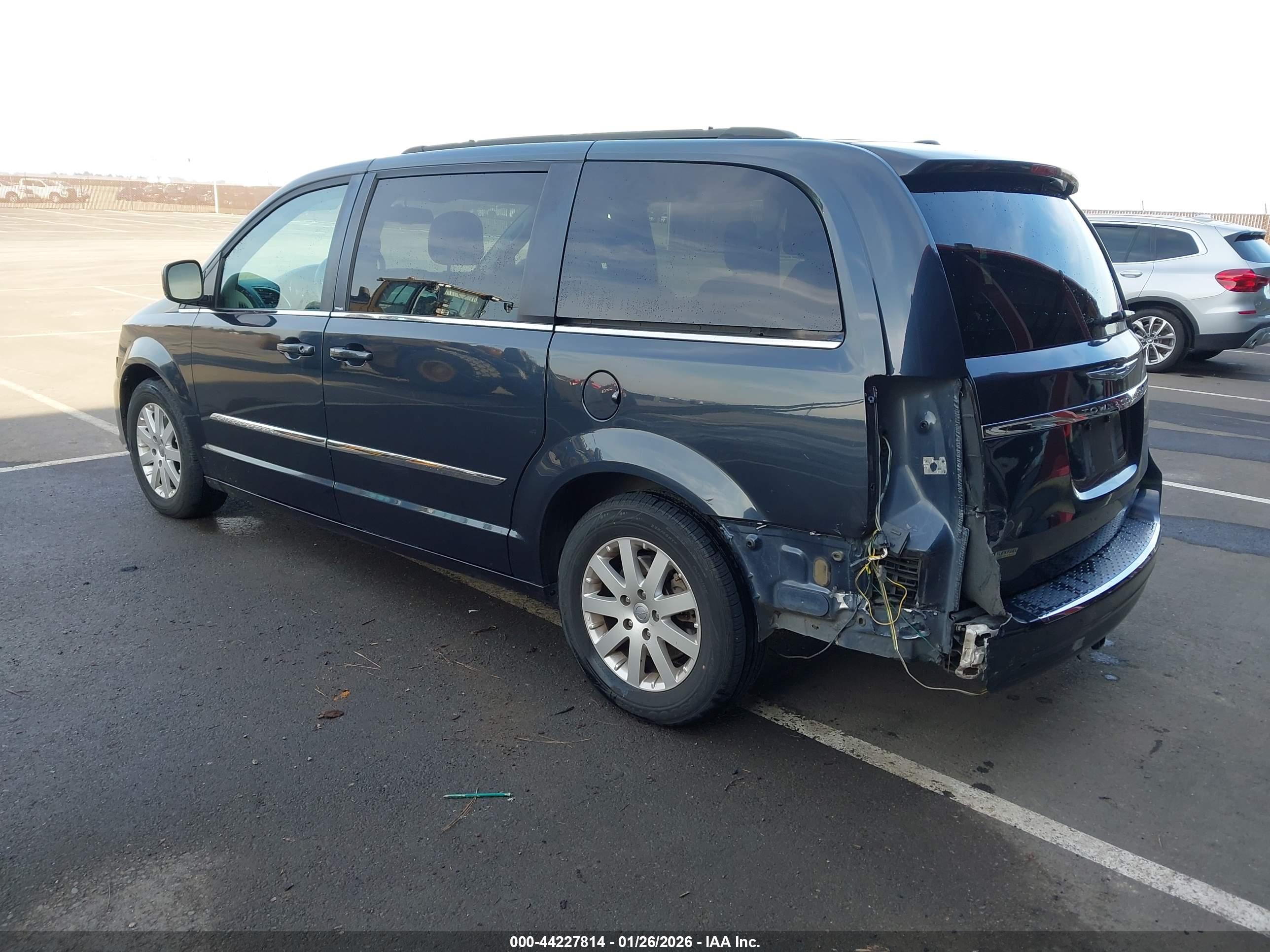CHRYSLER TOWN image 3
