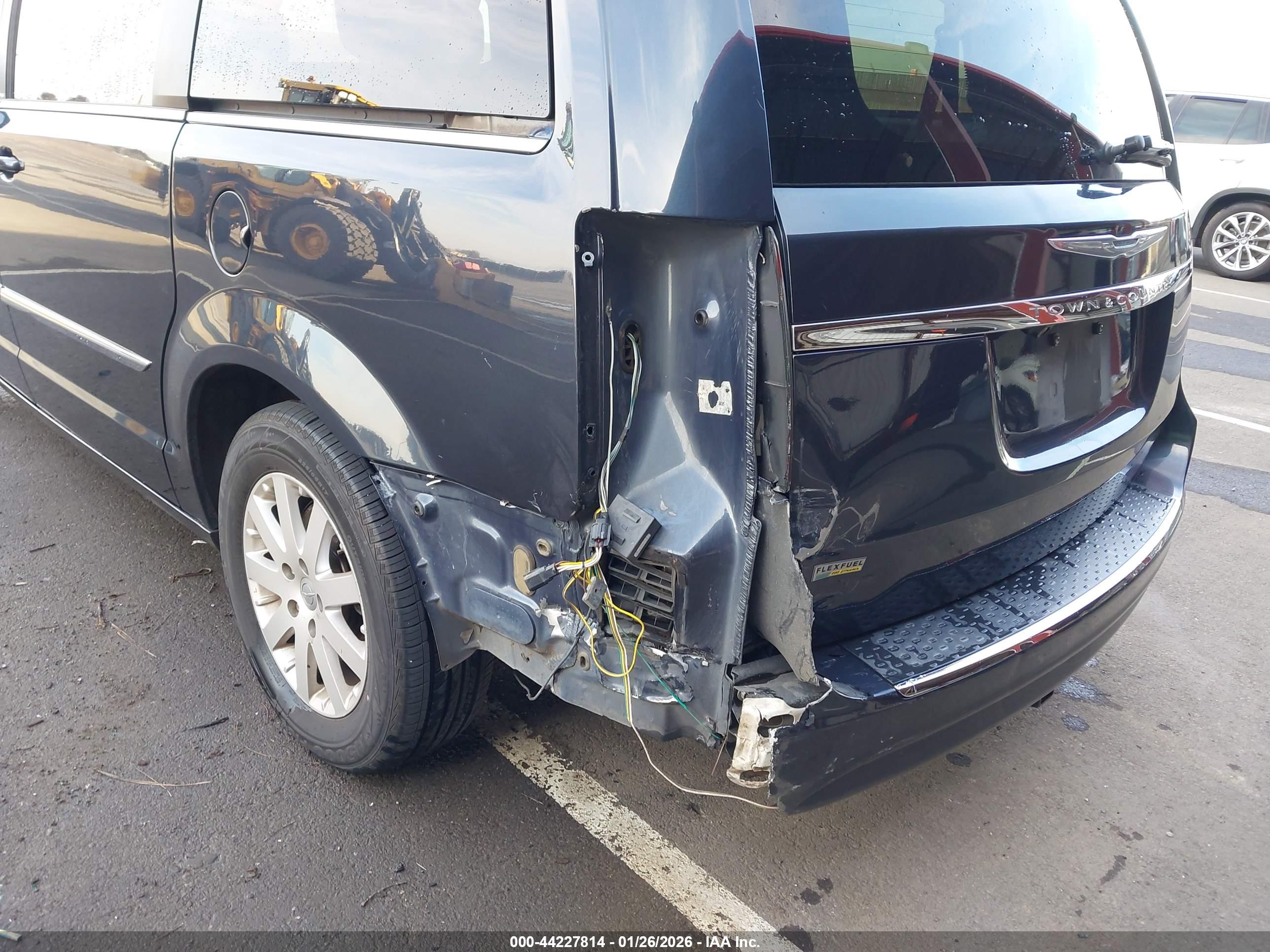 CHRYSLER TOWN image 6