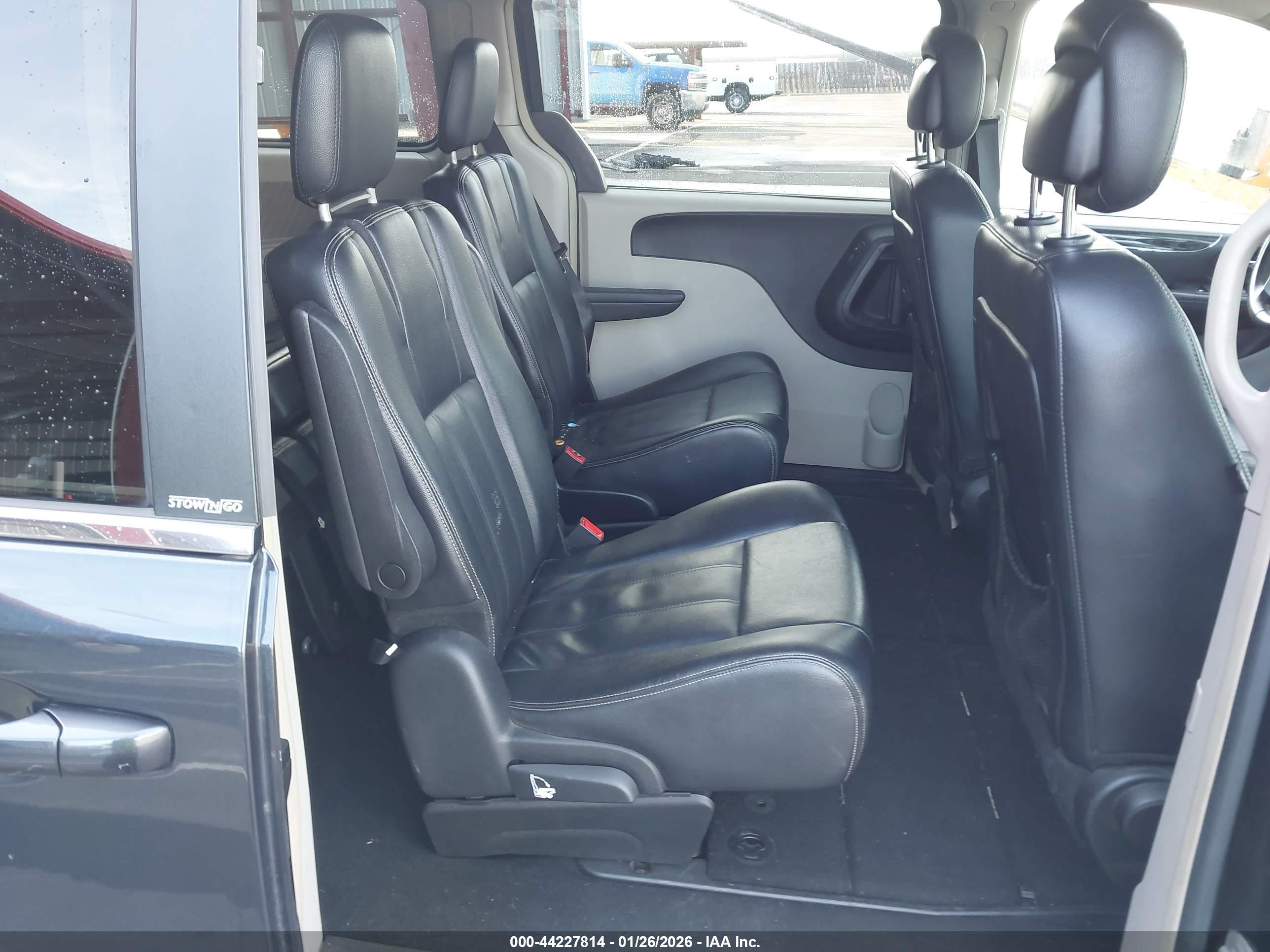 CHRYSLER TOWN image 8