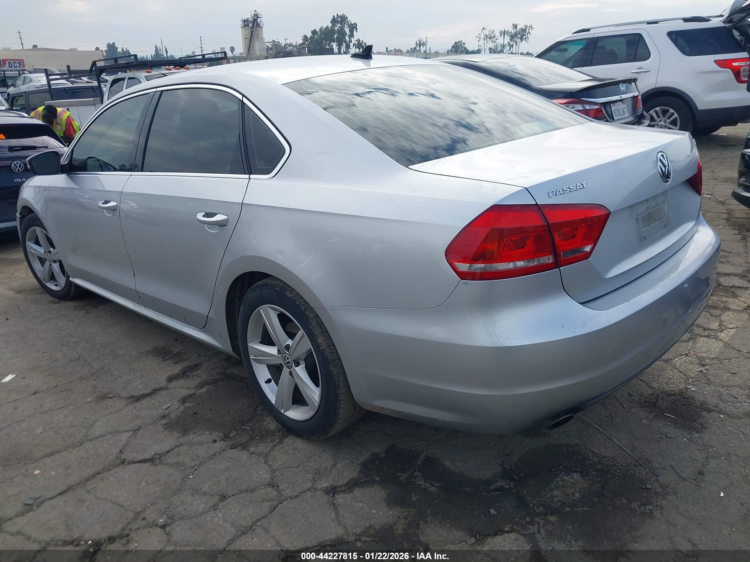 VOLKSWAGEN PASSAT image 3