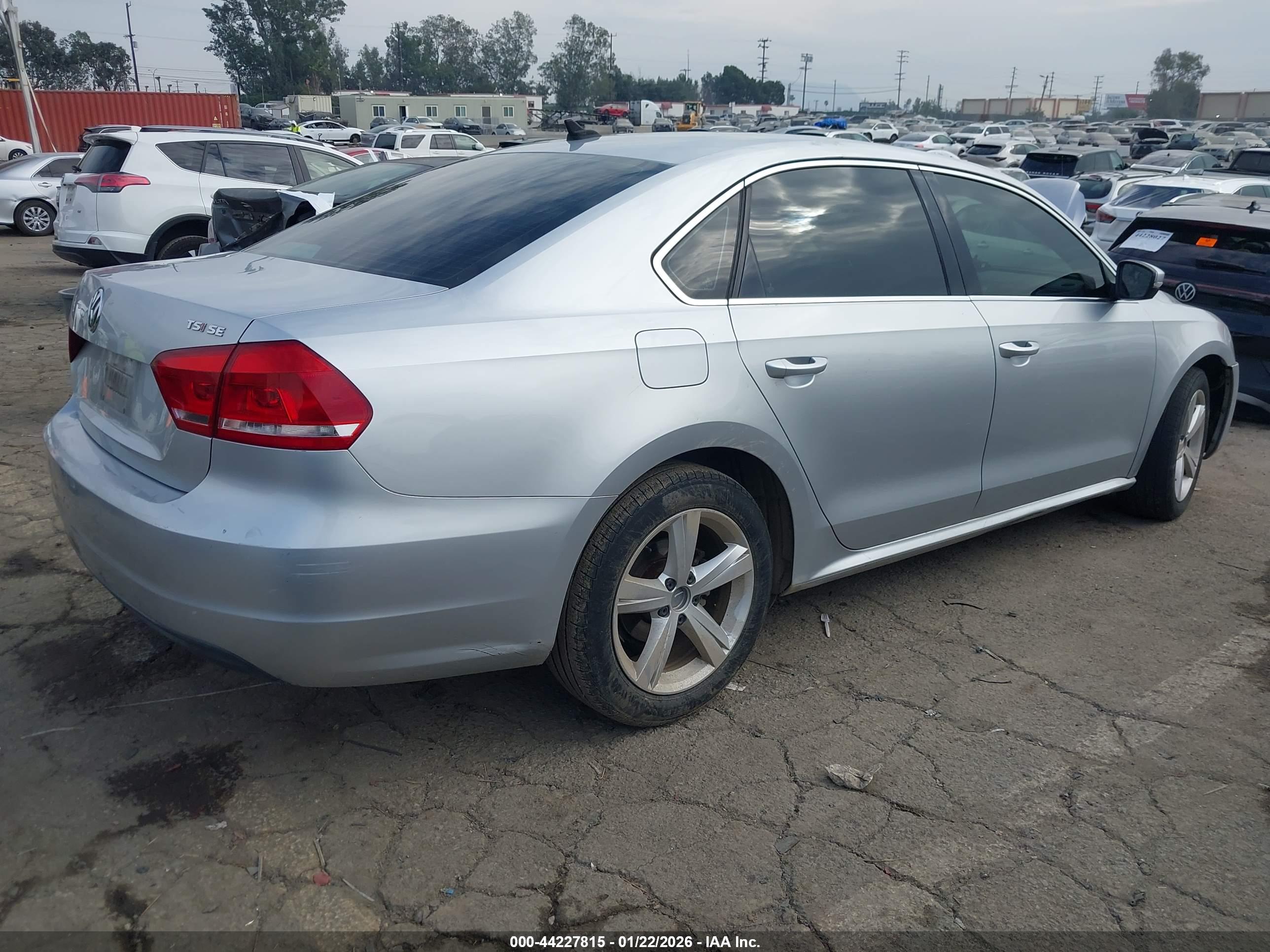 VOLKSWAGEN PASSAT image 4