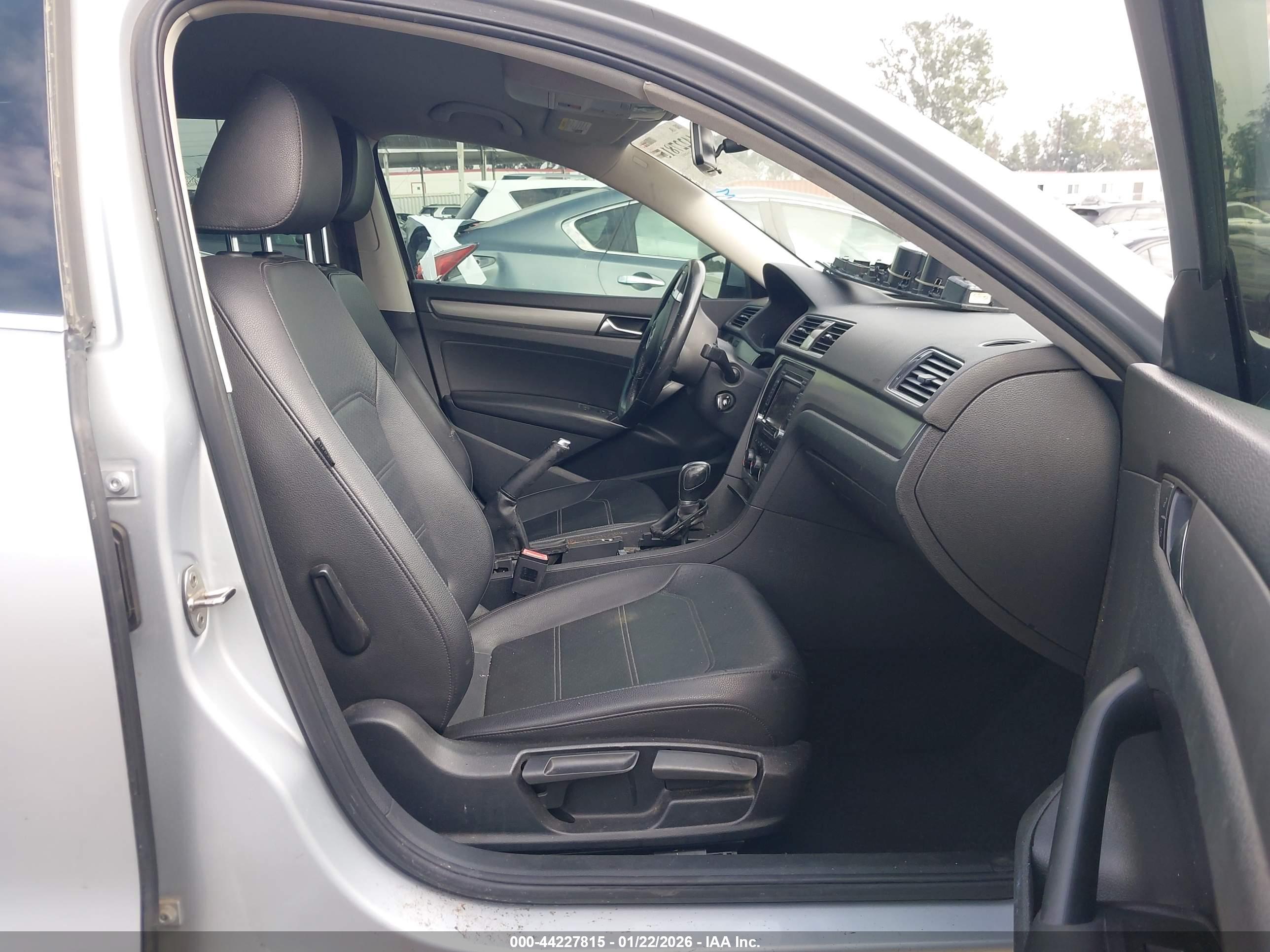 VOLKSWAGEN PASSAT image 5