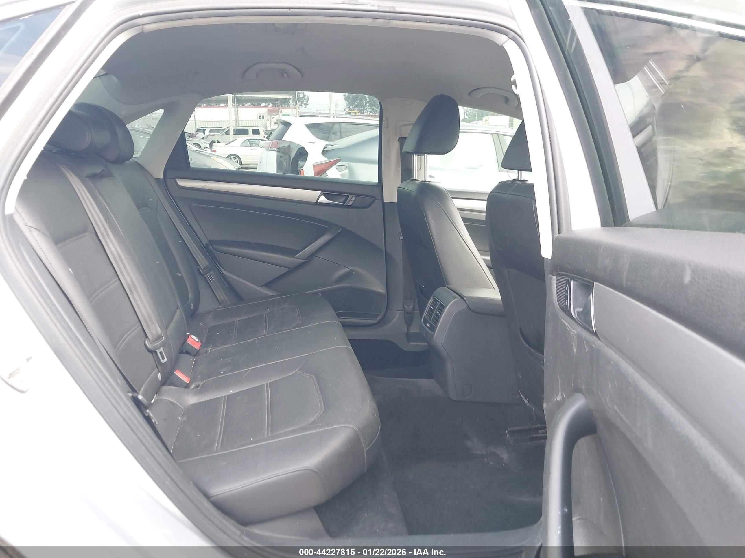 VOLKSWAGEN PASSAT image 8