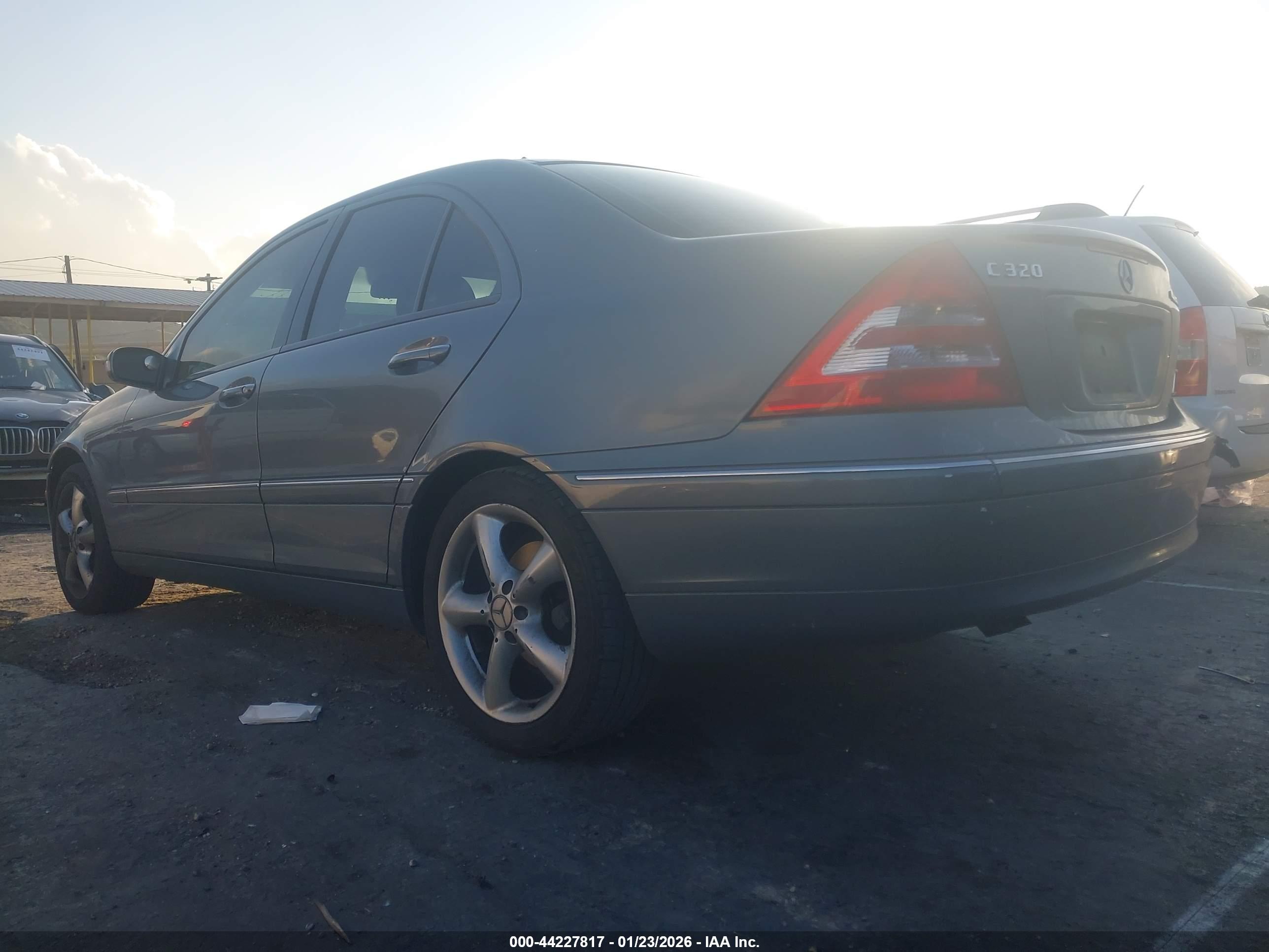 MERCEDES-BENZ C image 3