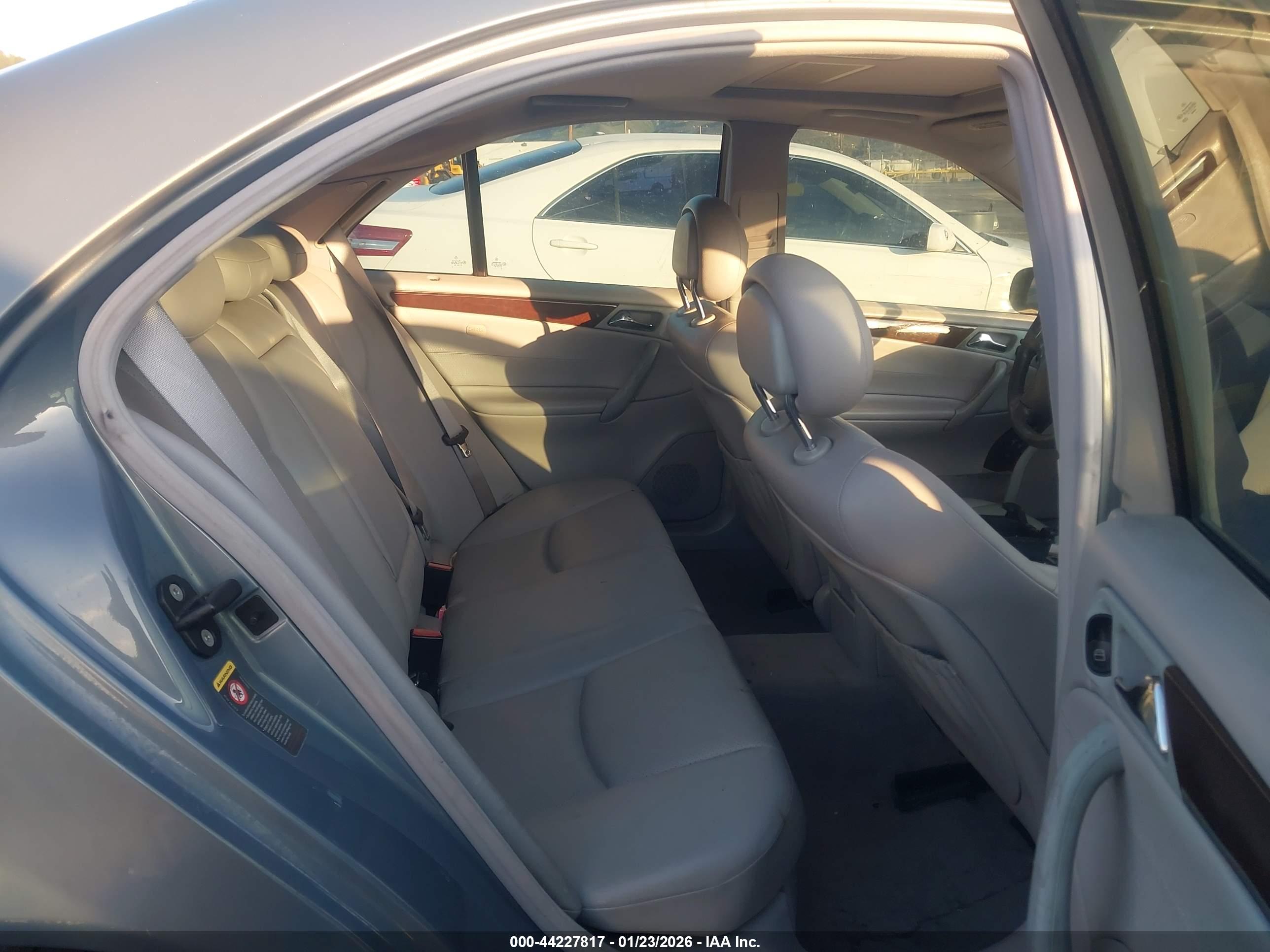 MERCEDES-BENZ C image 8