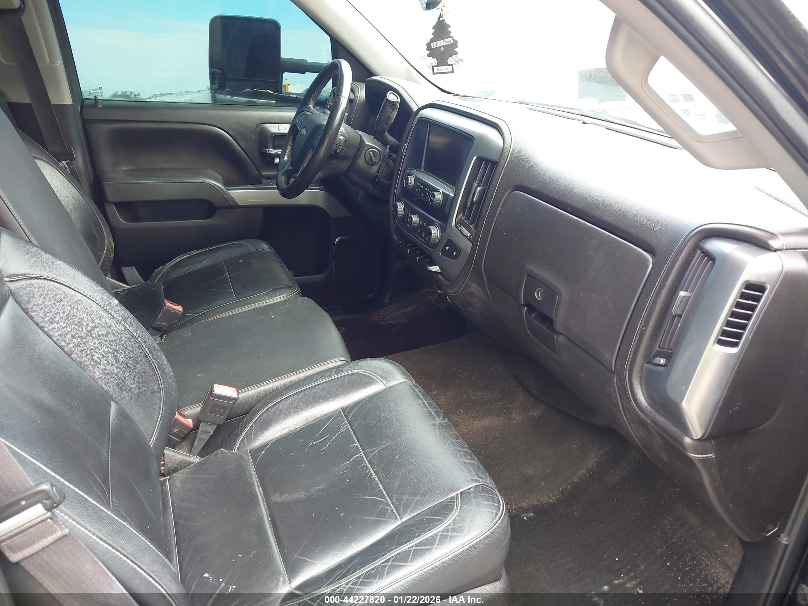 CHEVROLET SILVERADO image 5