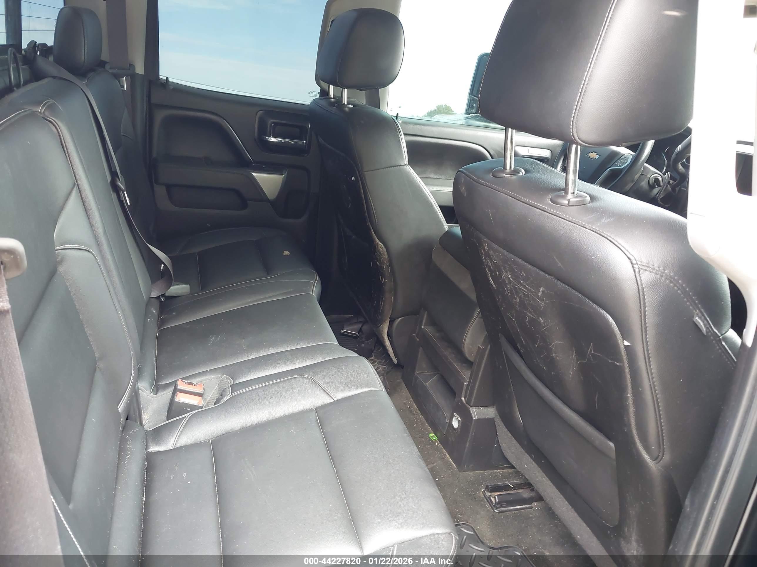 CHEVROLET SILVERADO image 8