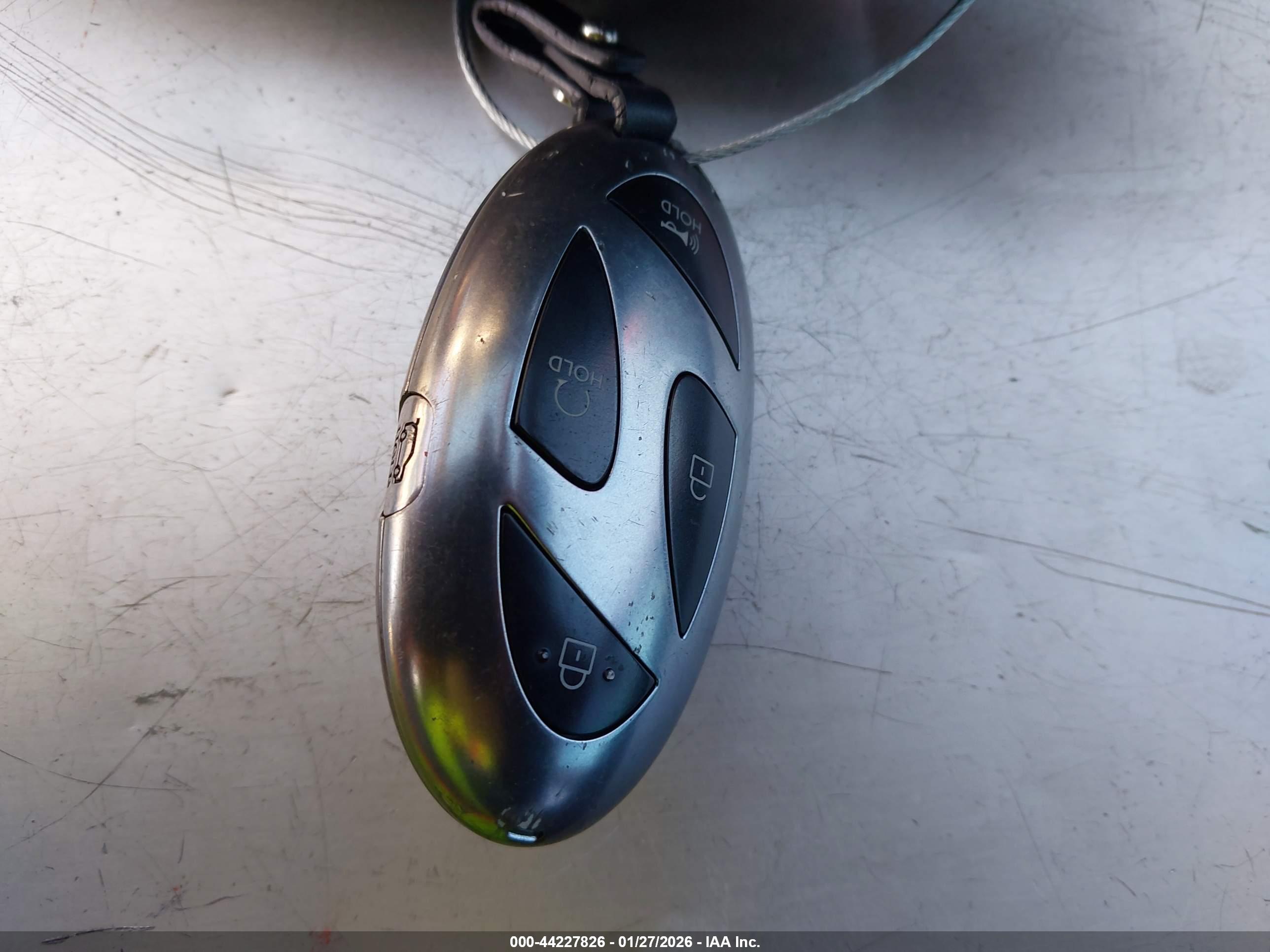 HYUNDAI TUCSON image 11