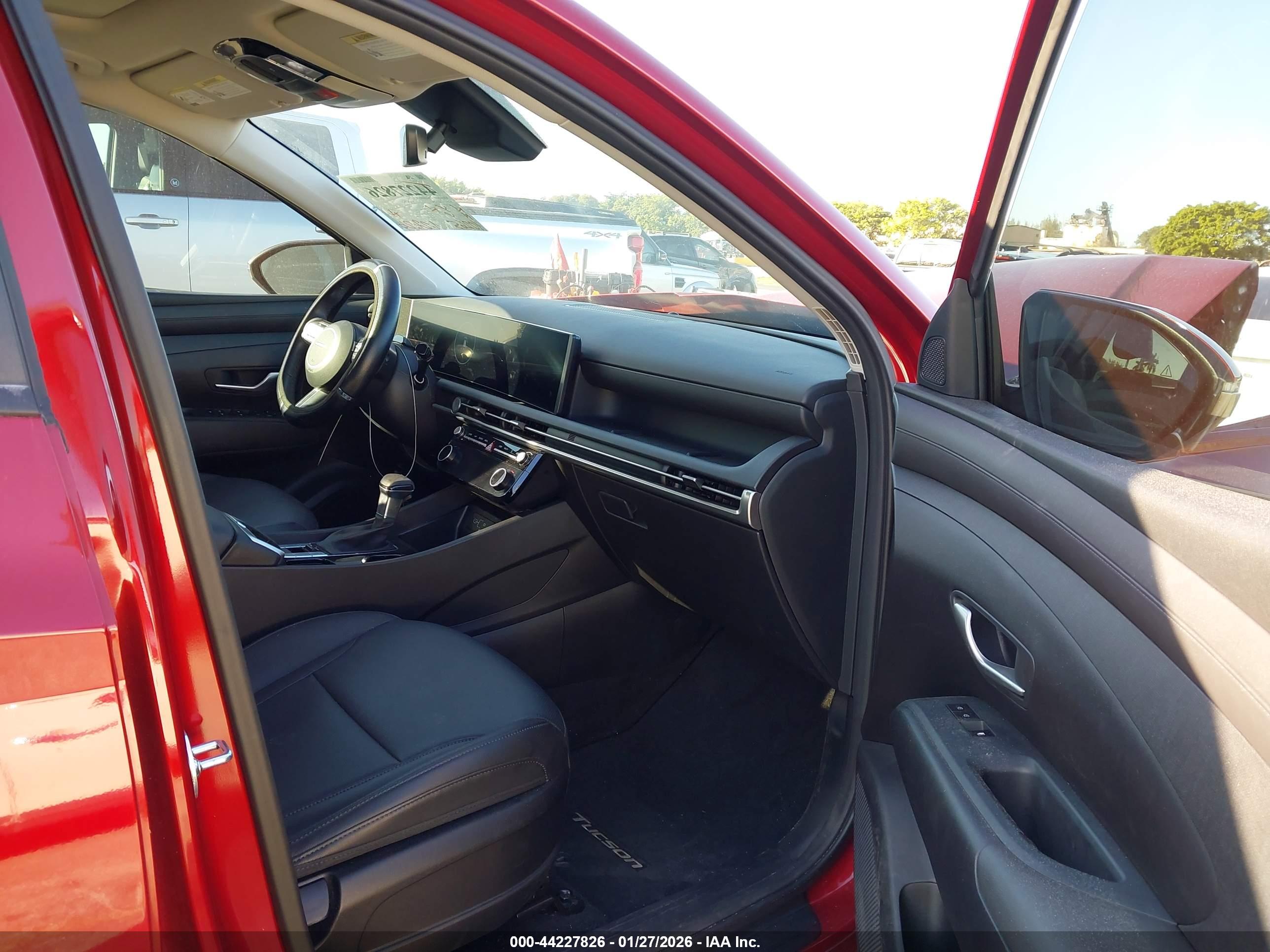 HYUNDAI TUCSON image 5