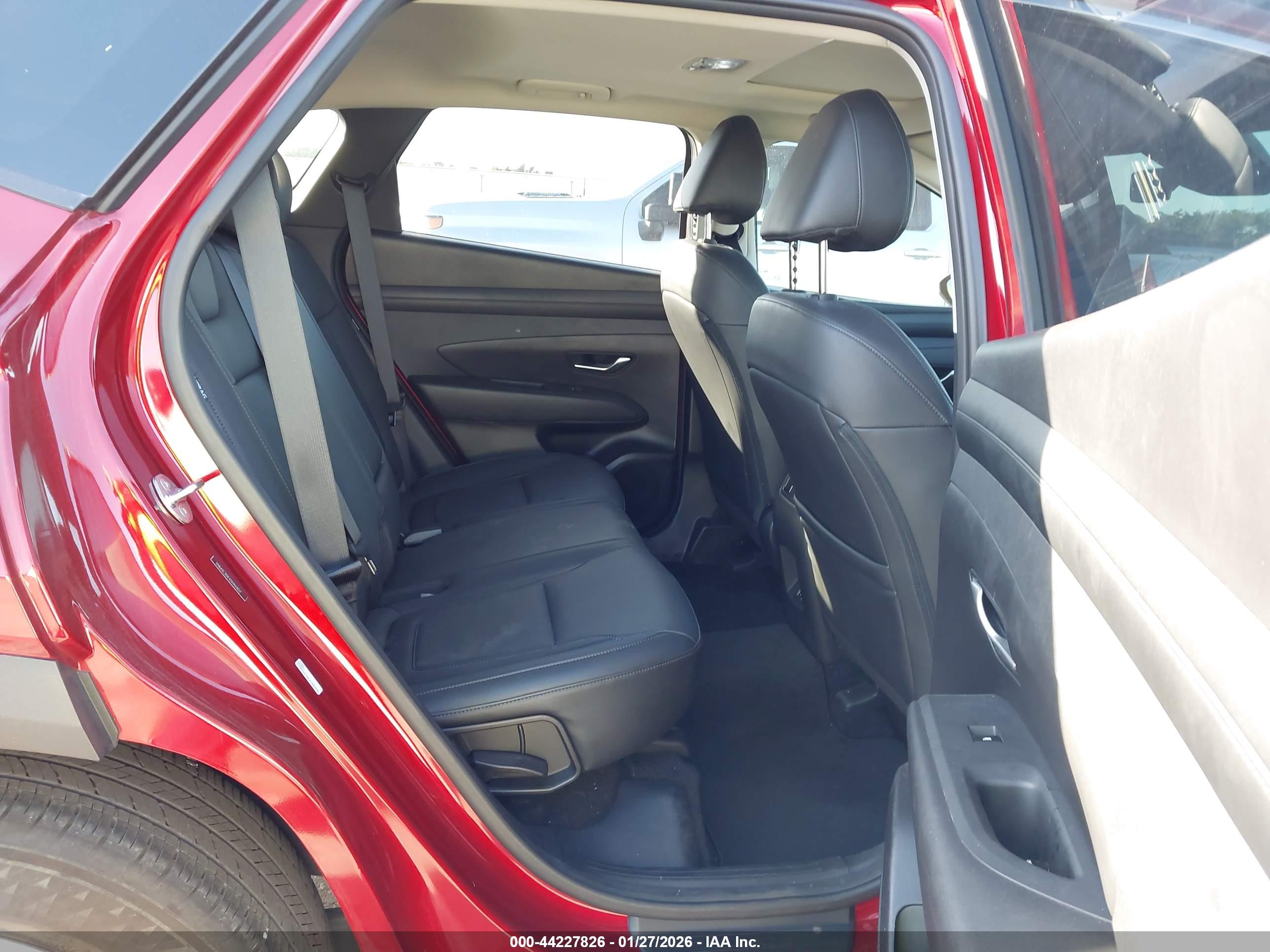 HYUNDAI TUCSON image 8