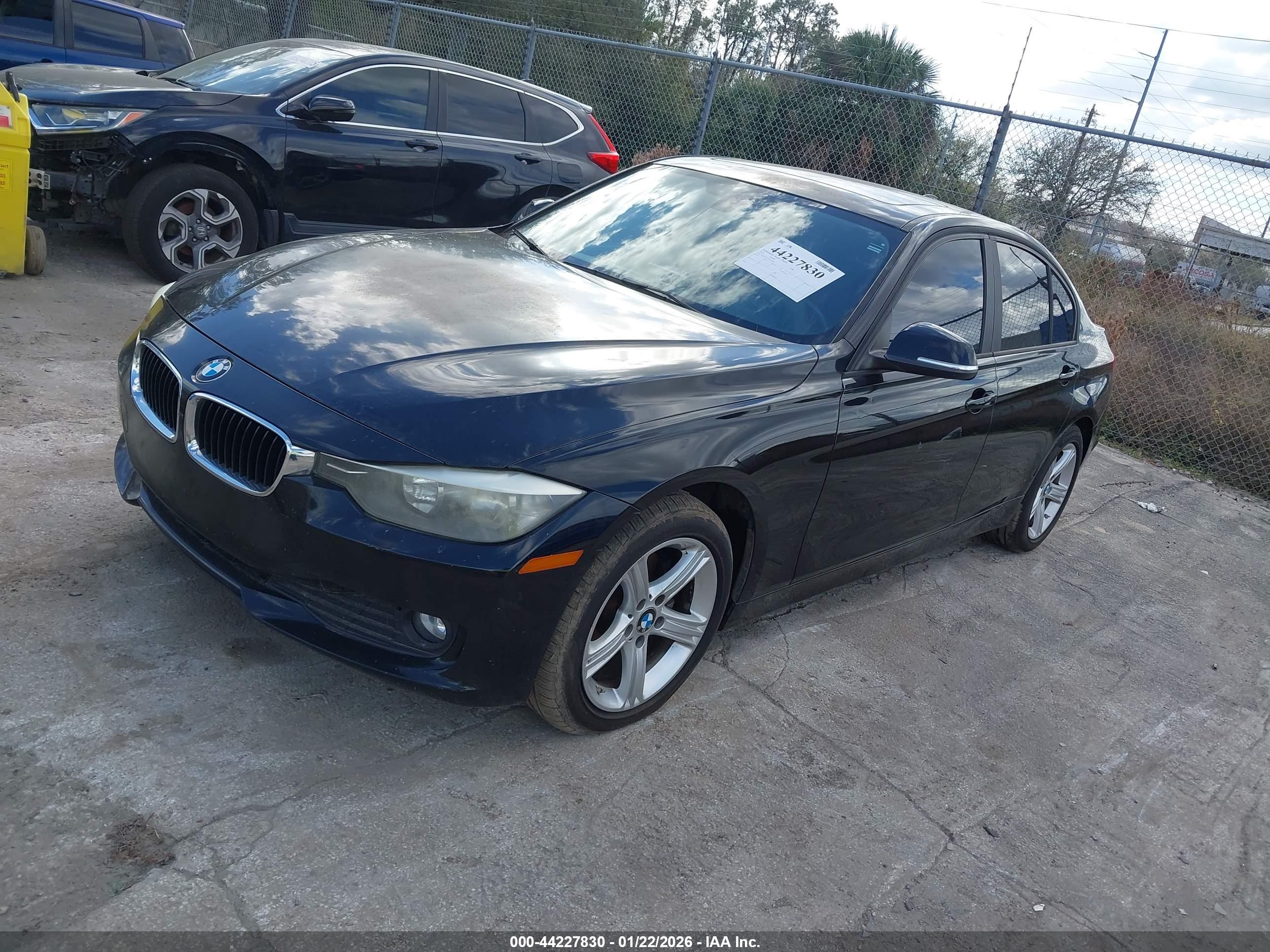 BMW 320I image 2