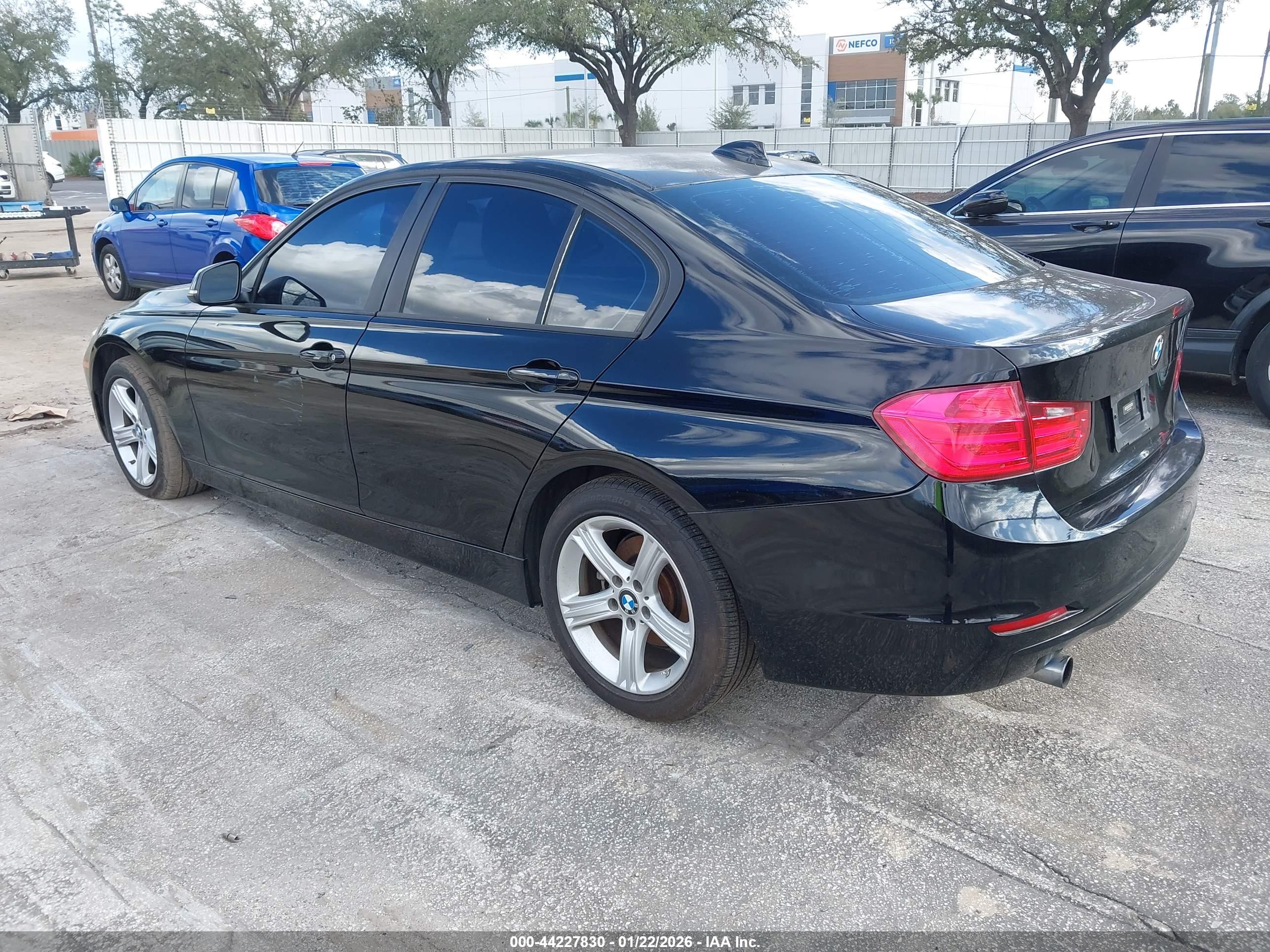 BMW 320I image 3