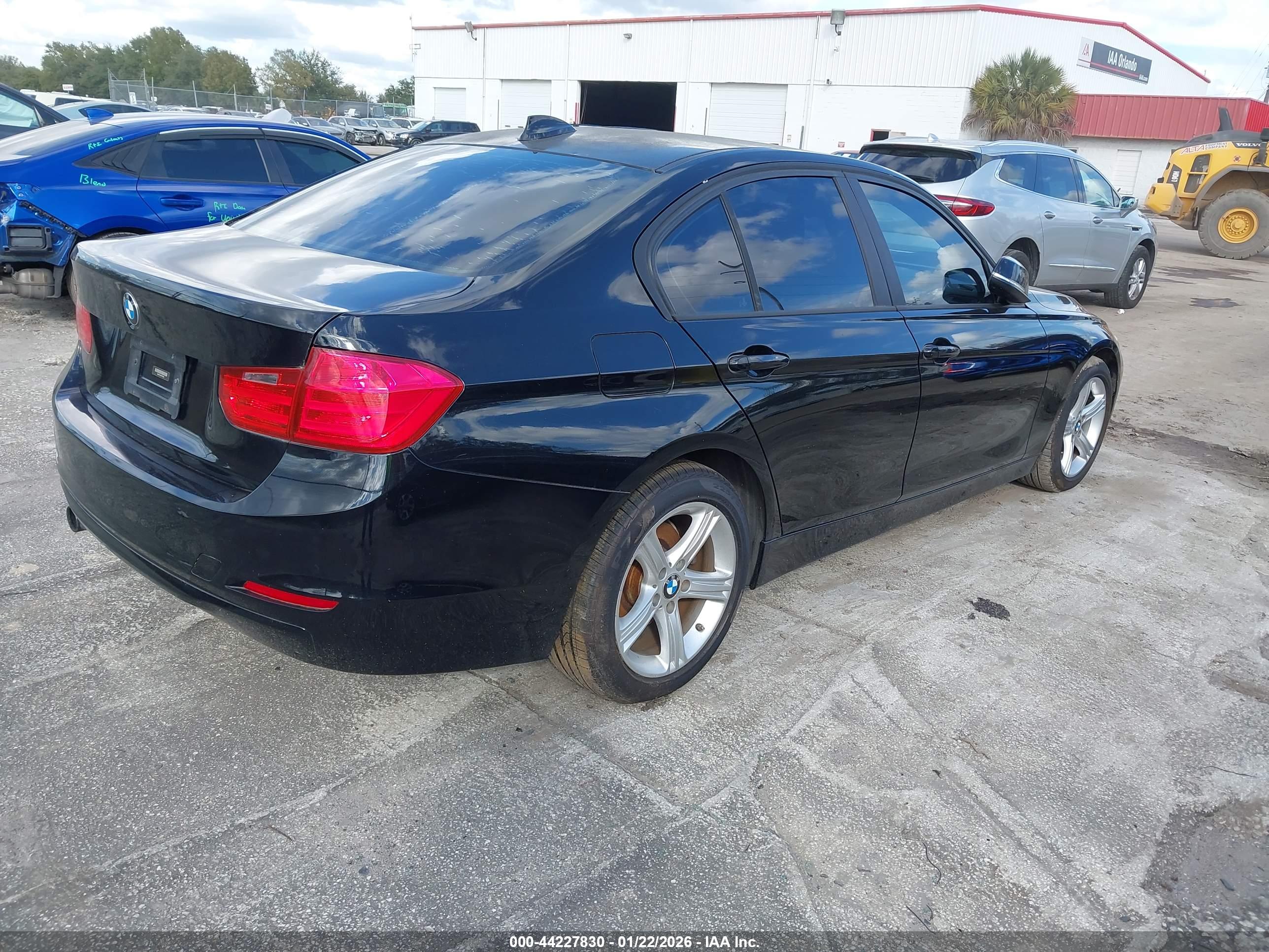 BMW 320I image 4