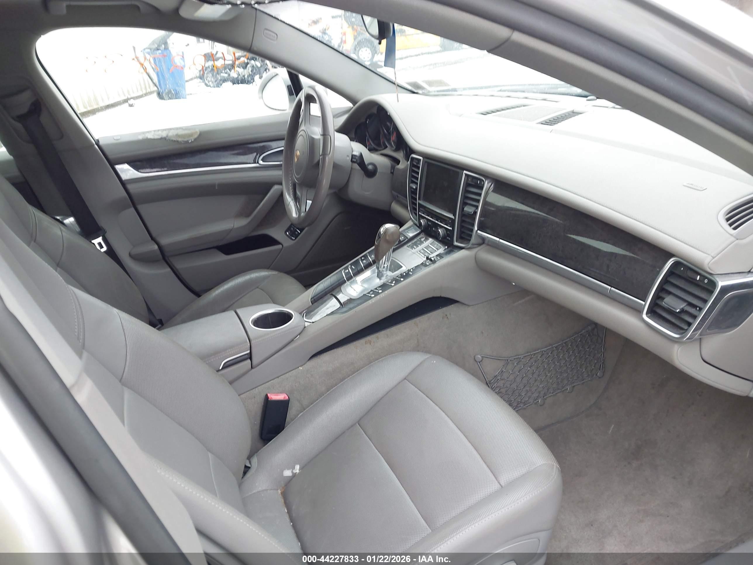 PORSCHE PANAMERA image 5