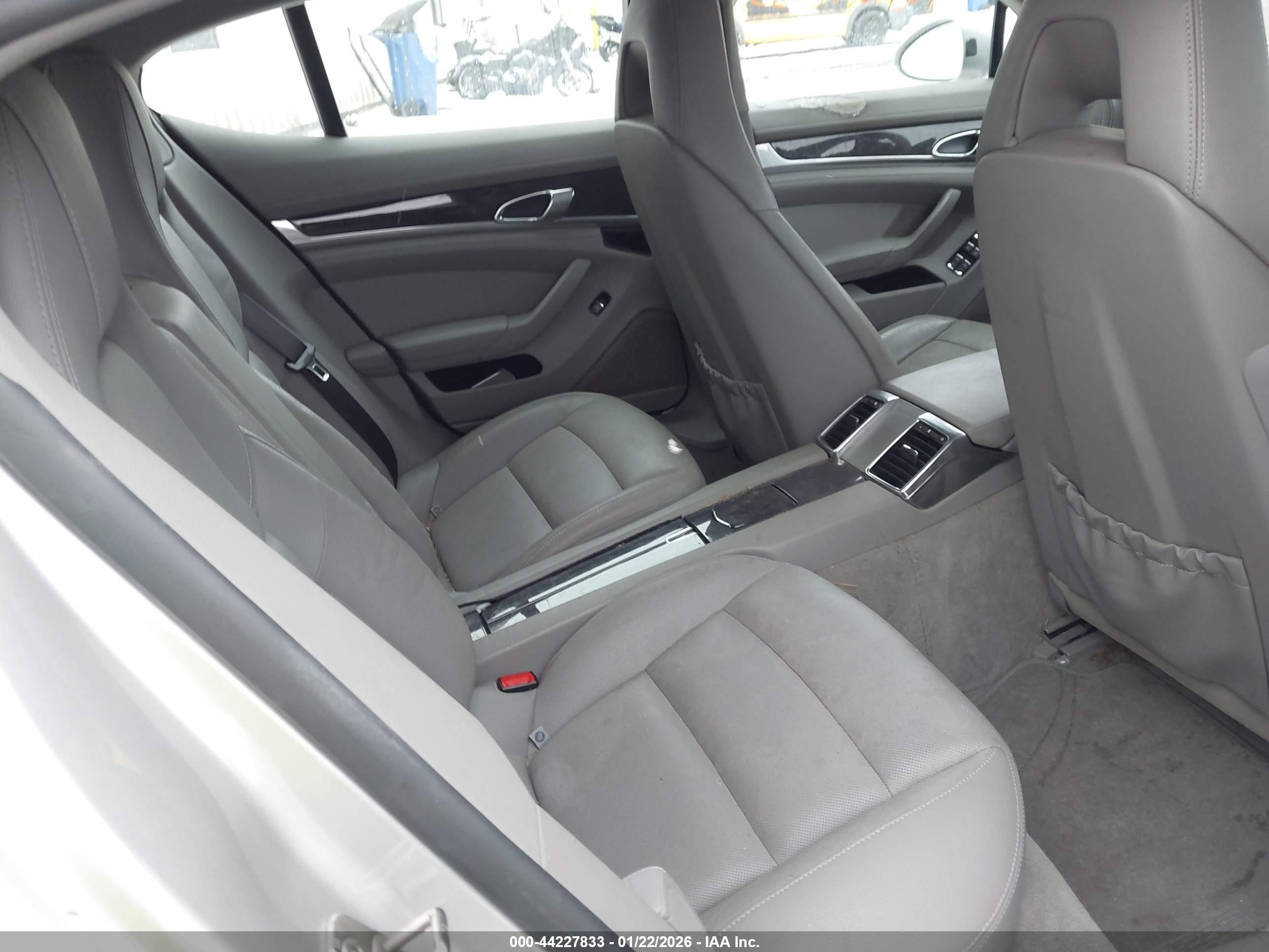 PORSCHE PANAMERA image 8
