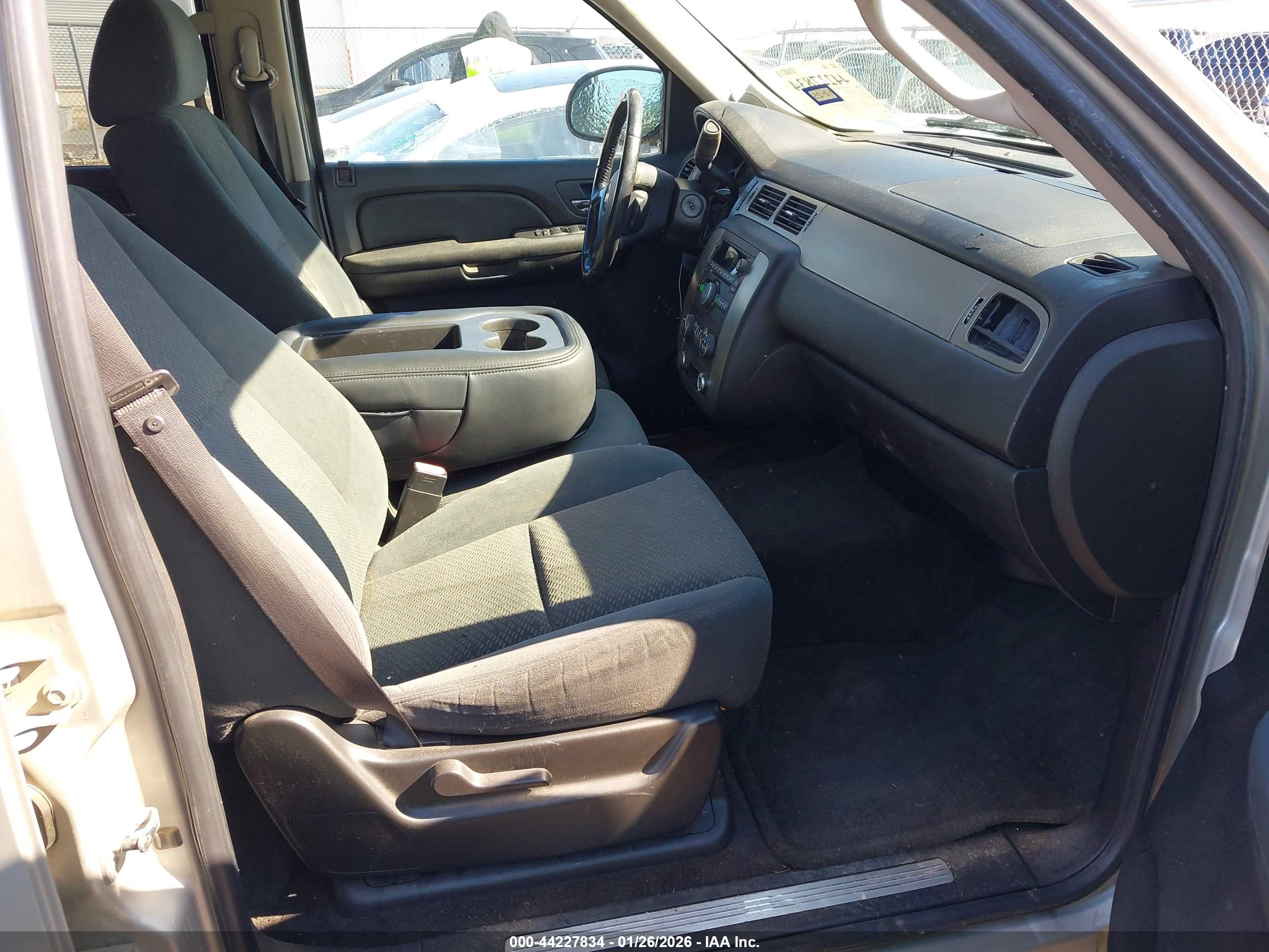 CHEVROLET TAHOE image 5