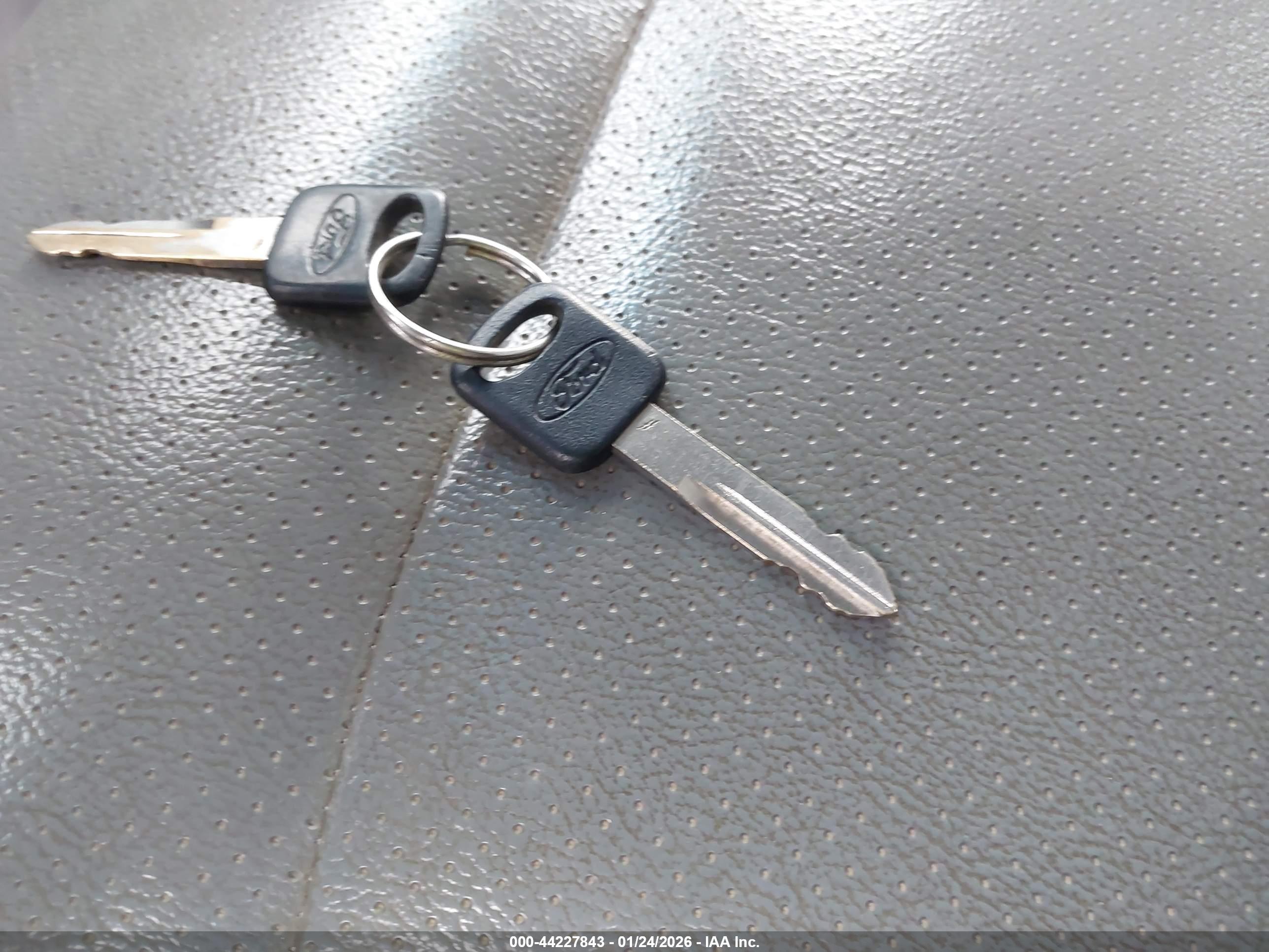 FORD E-150 image 11