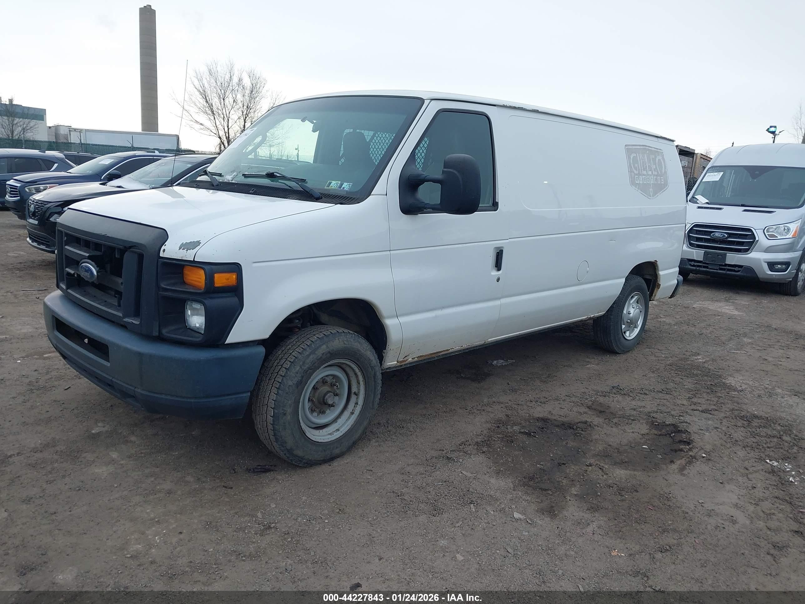 FORD E-150 image 2
