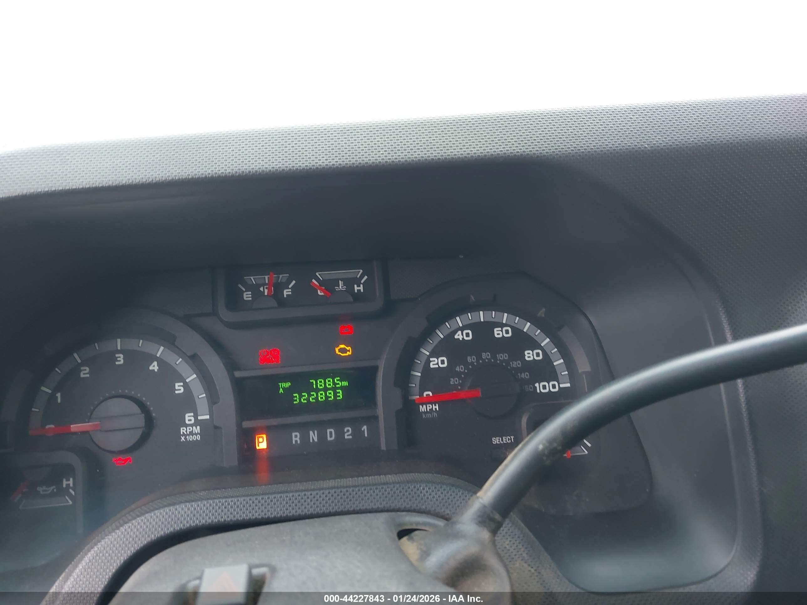 FORD E-150 image 7