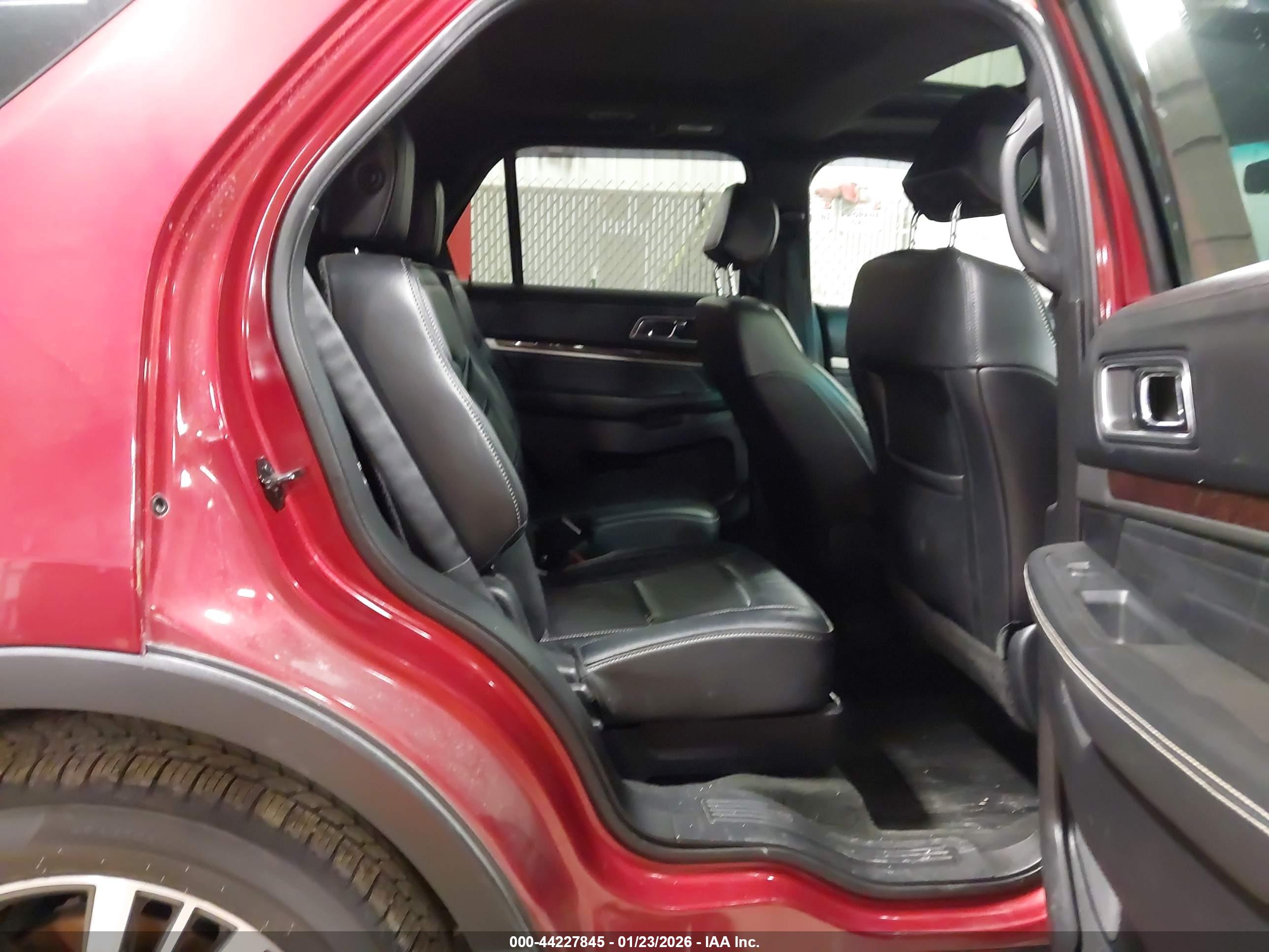 FORD EXPLORER image 8
