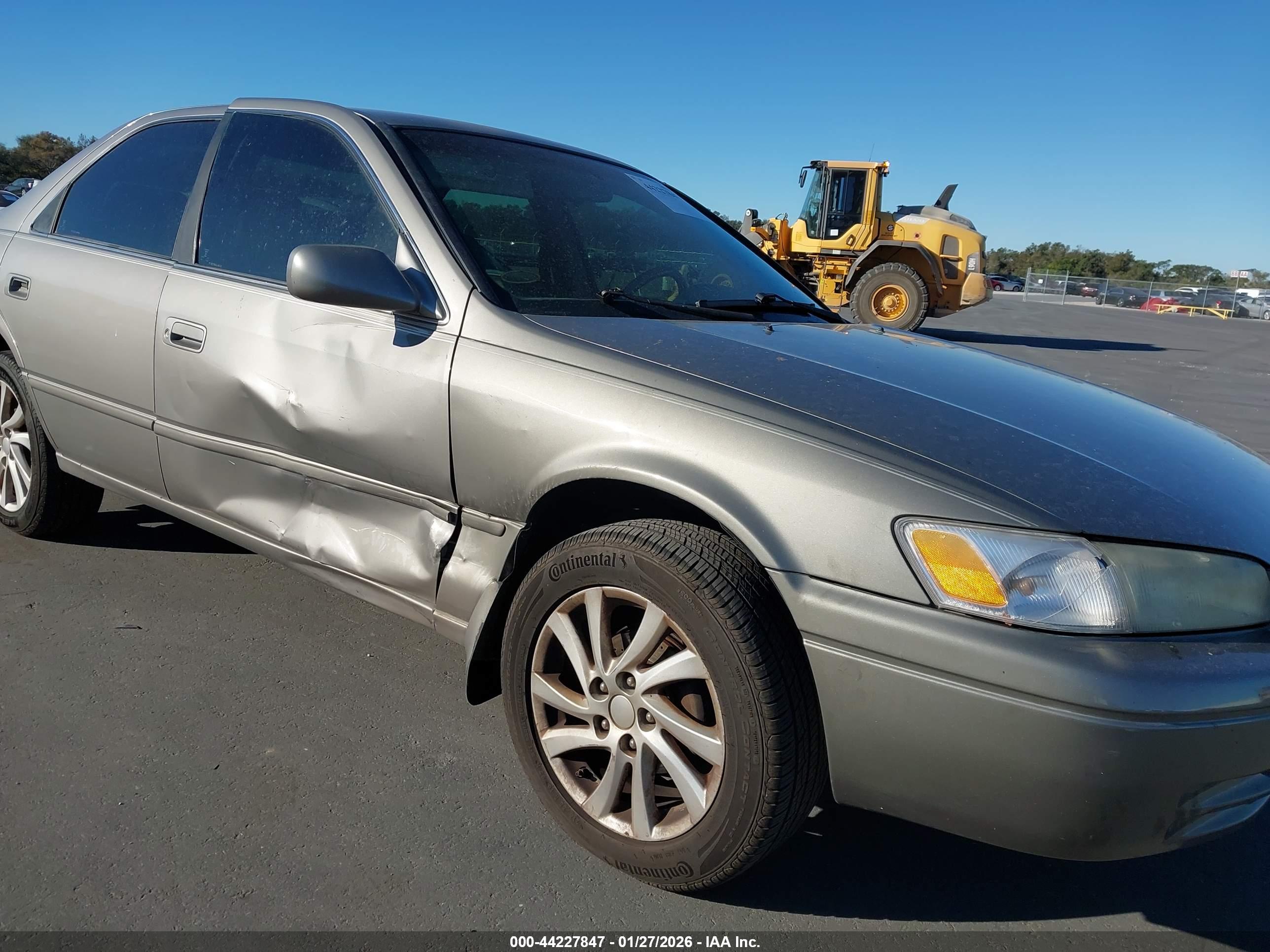 TOYOTA CAMRY image 6