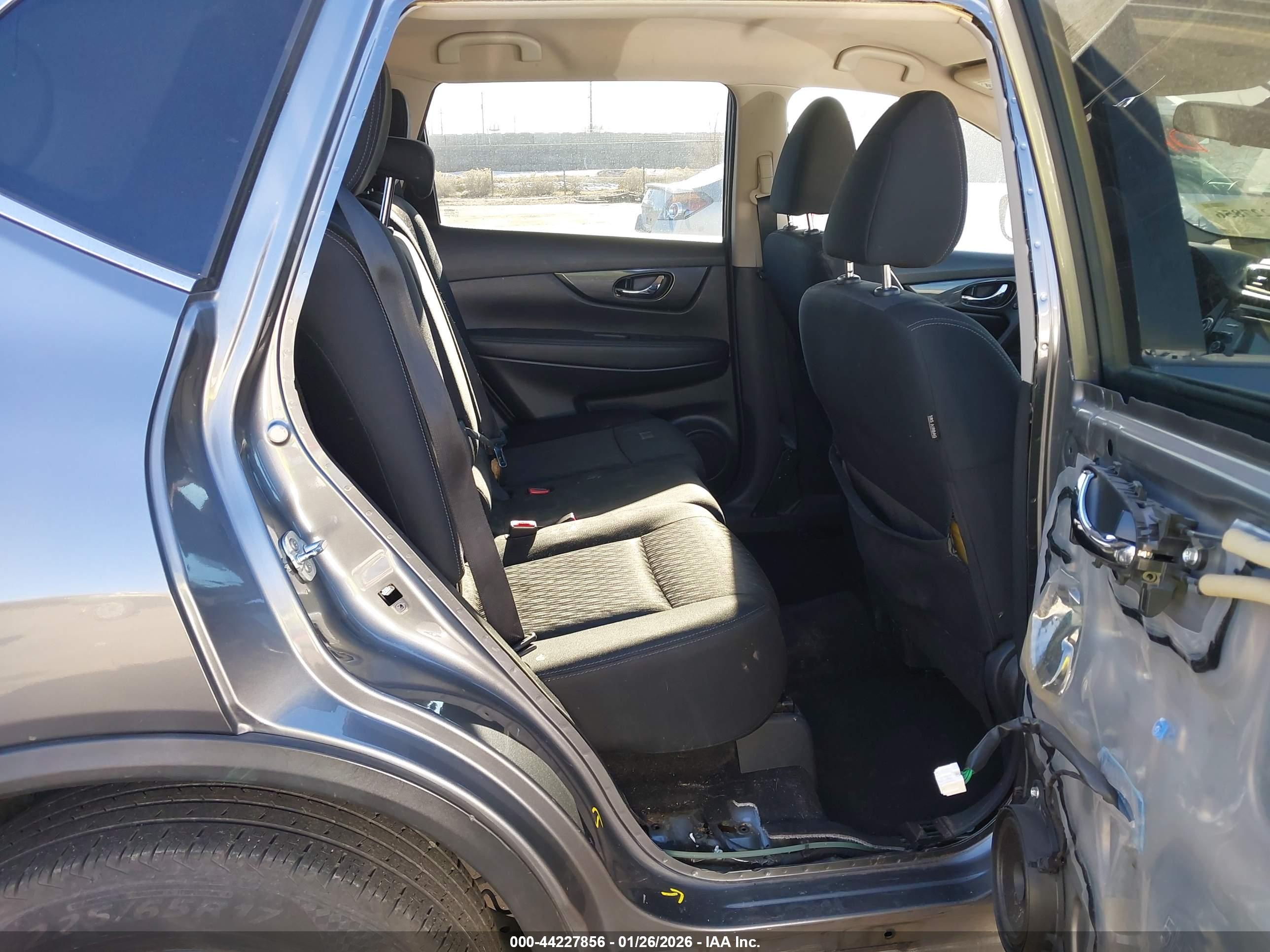 NISSAN ROGUE image 8