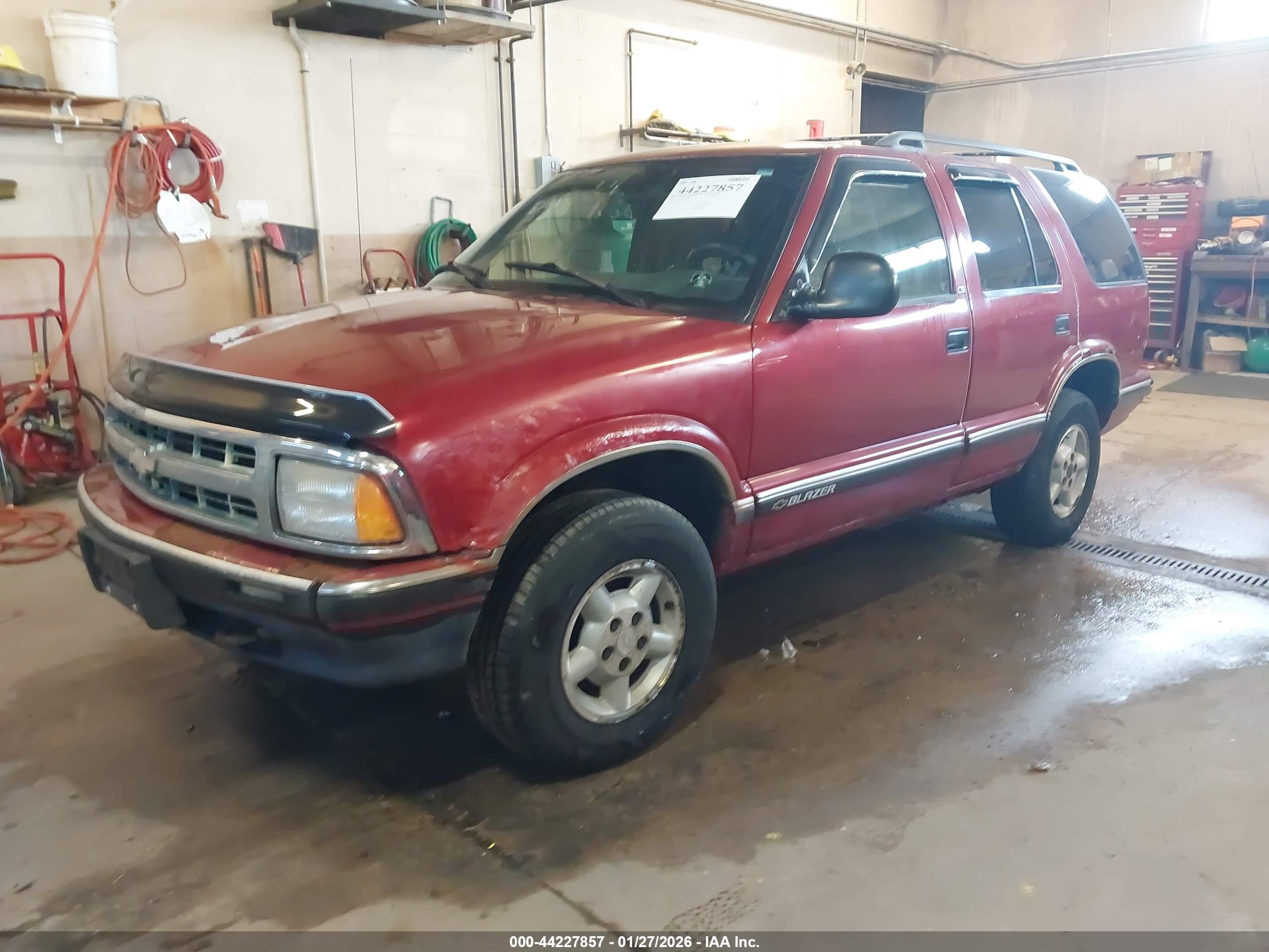 CHEVROLET BLAZER image 2